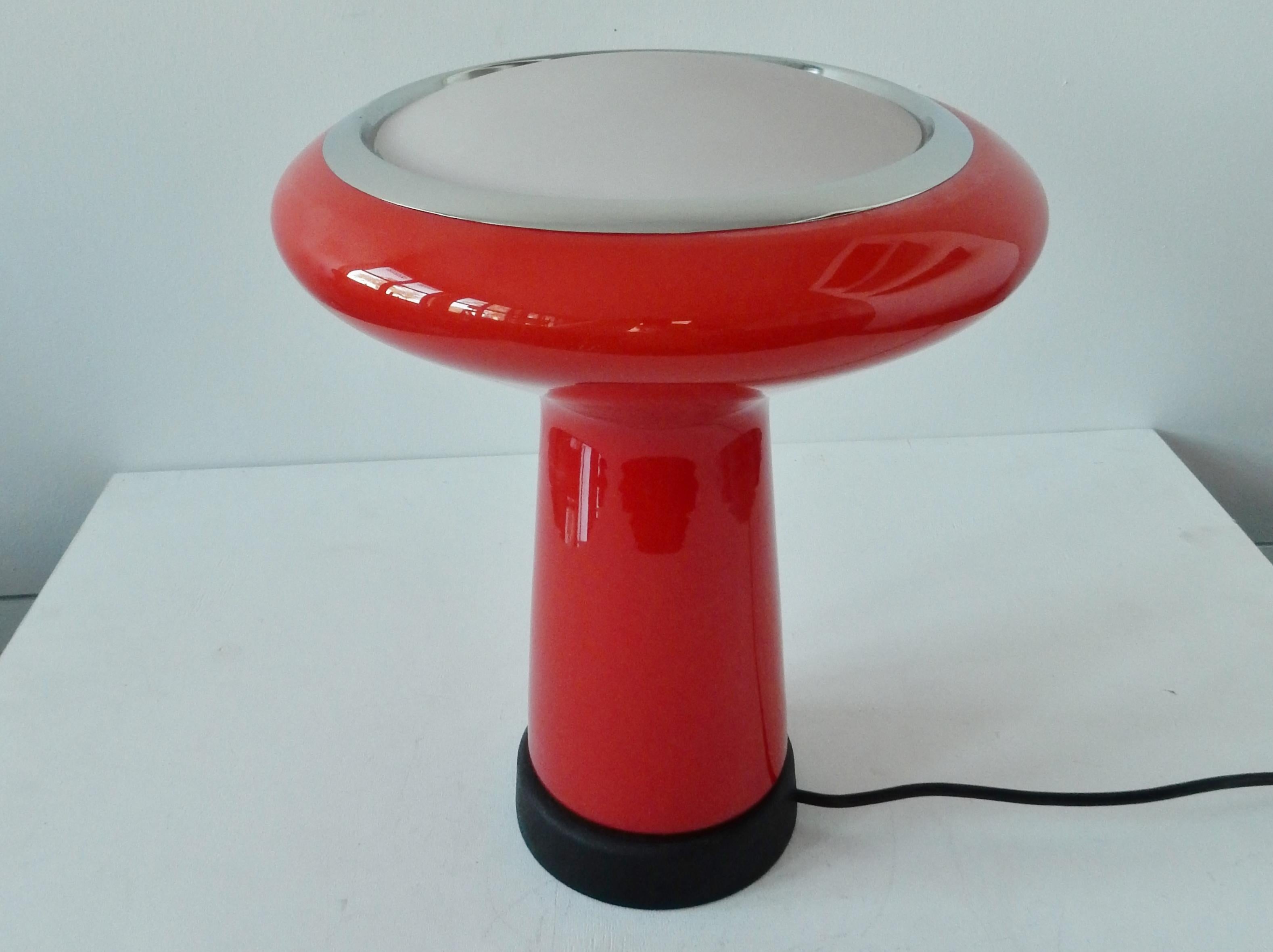 Lámpara de mesa de cristal rojo y blanco de Hiemstra Evolux, años 60 Vidrio en venta