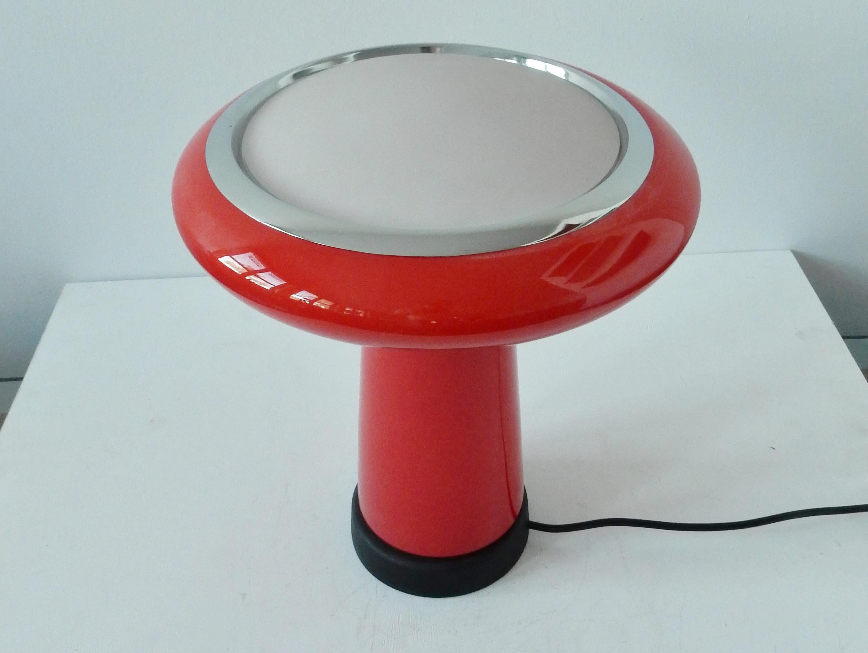 Lámpara de mesa de cristal rojo y blanco de Hiemstra Evolux, años 60 en venta 1