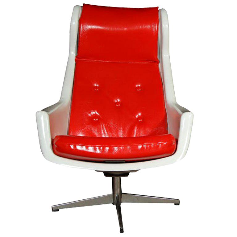 Red and White Midcentury Swivel Chair For Sale at 1stdibs