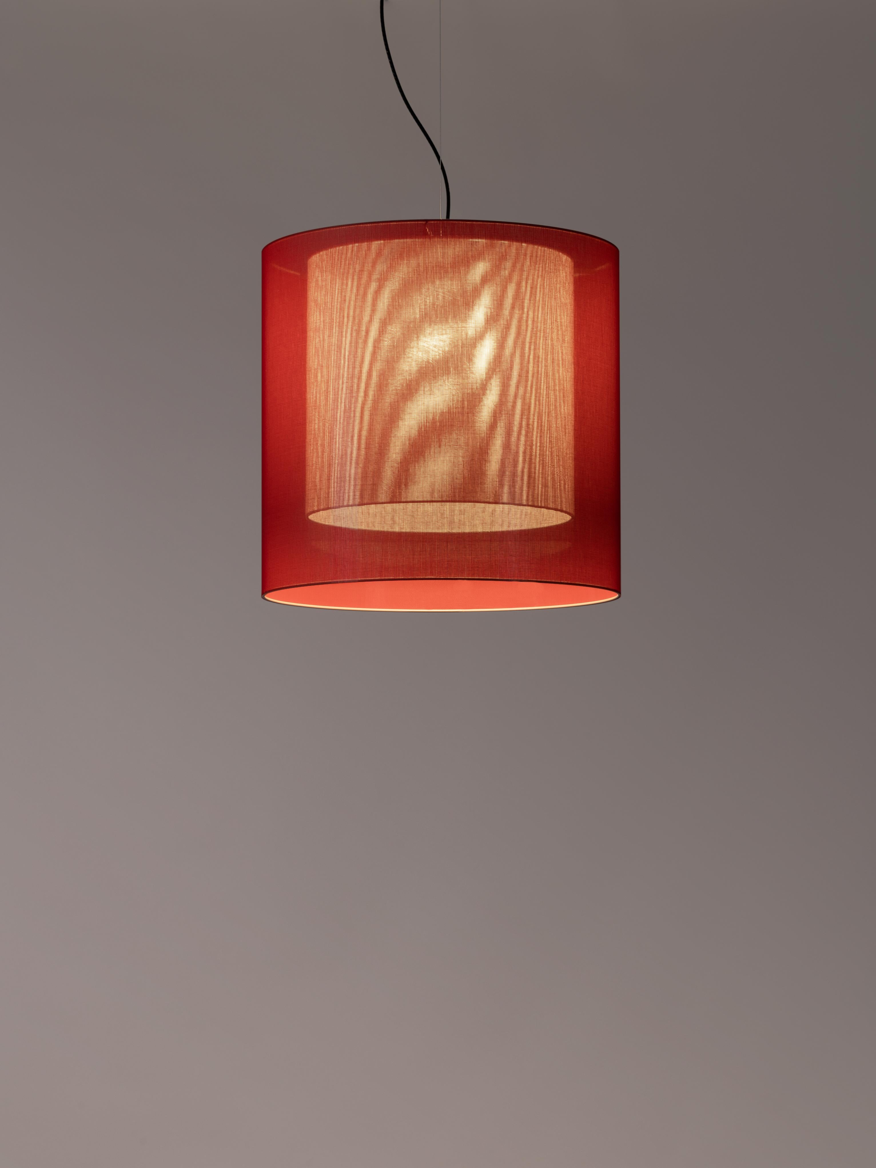 Red and white moaré lm pendant lamp by Antoni Arola
Dimensions: D 62 x H 60 cm
Materials: Metal, polyester.
Available in other colors and sizes.

Moaré’s multiple combinations of formats and colours make it highly versatile. The series takes