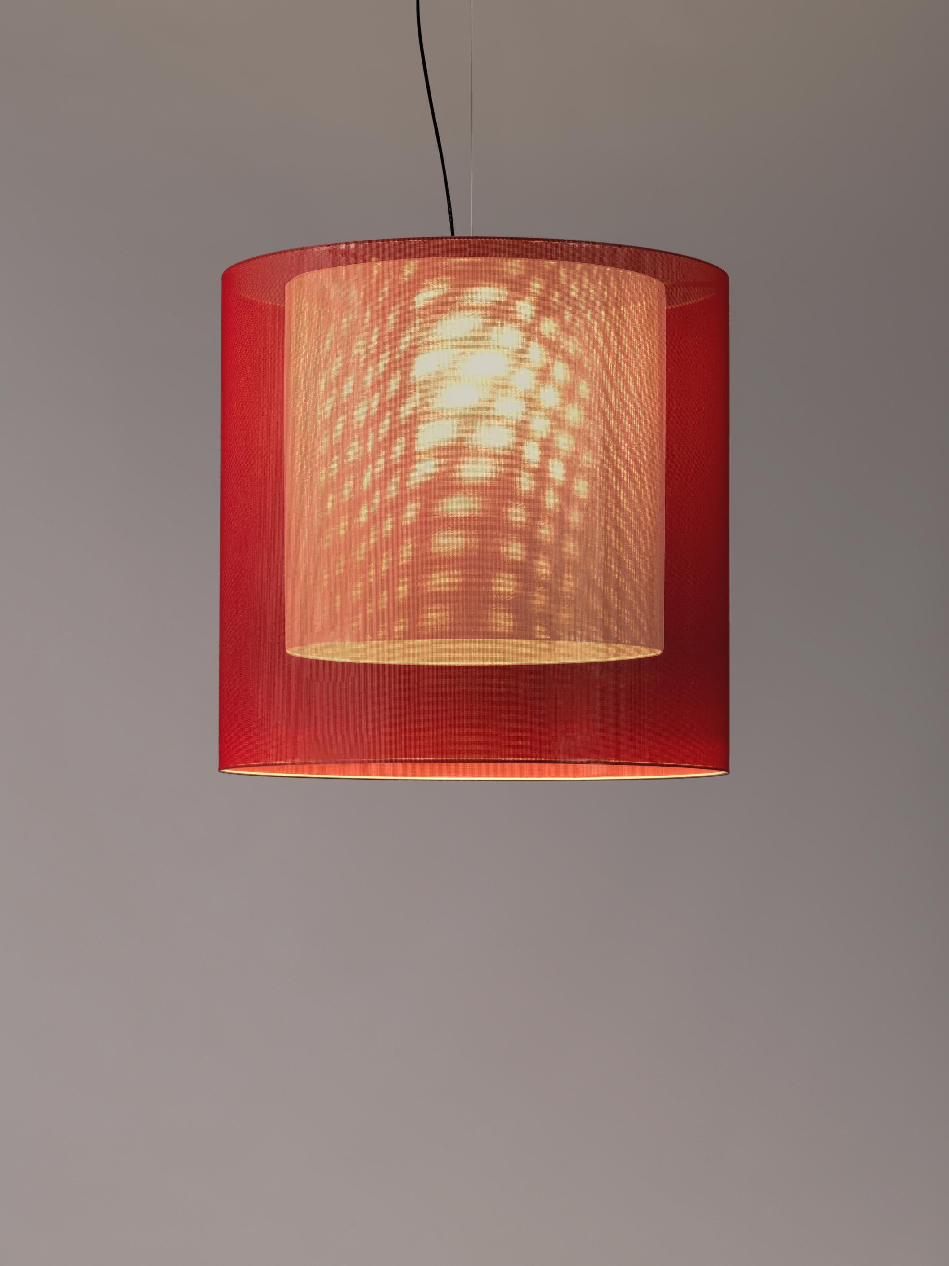 Red and white moaré XL pendant lamp by Antoni Arola
Dimensions: D 83 x H 81 cm
Materials: Metal, polyester.
Available in other colors and sizes.

Moaré’s multiple combinations of formats and colours make it highly versatile. The series takes