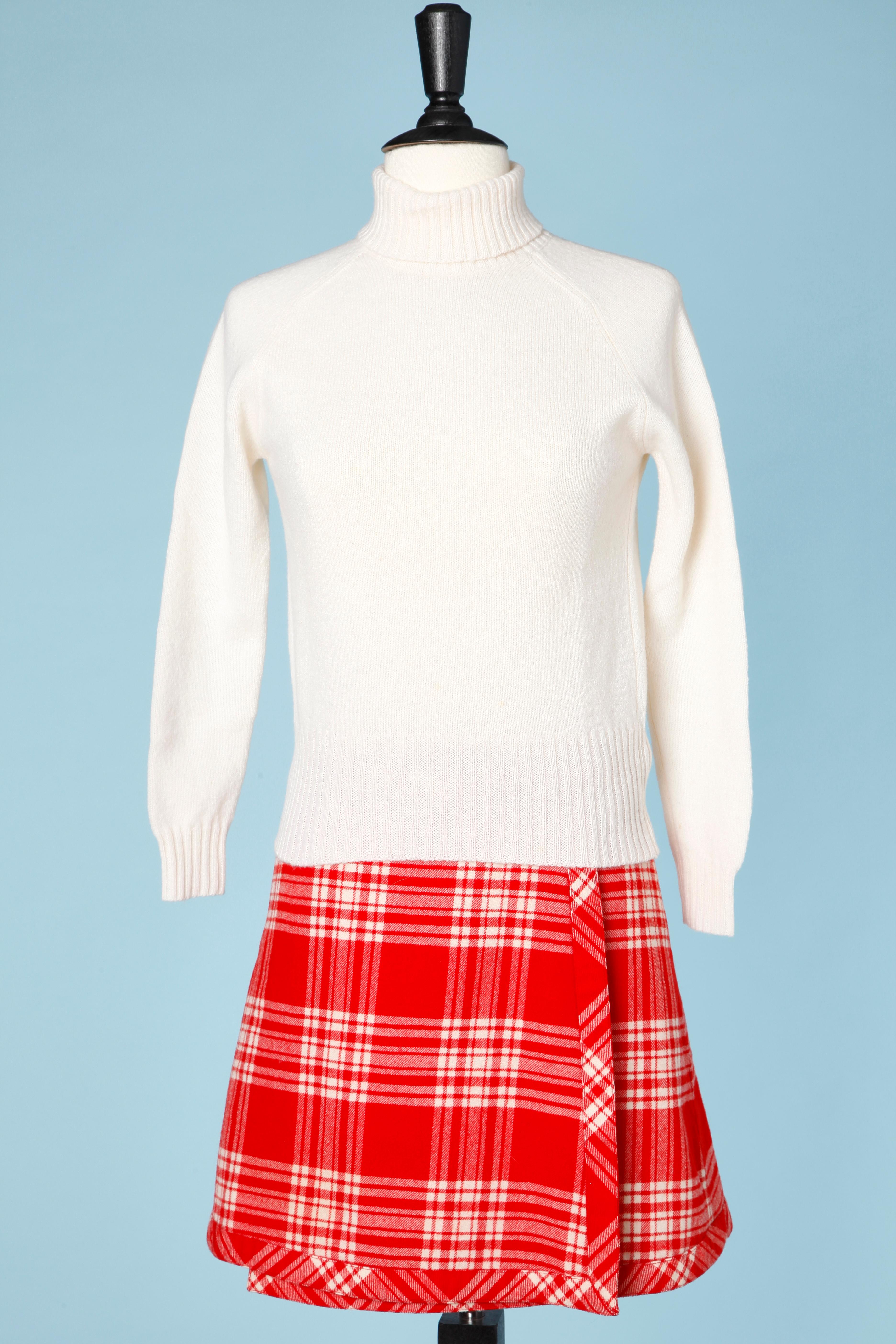 Mini skirt with red and white plaid, belt with buckle. 1 back pocket. Designed by Courrèges 