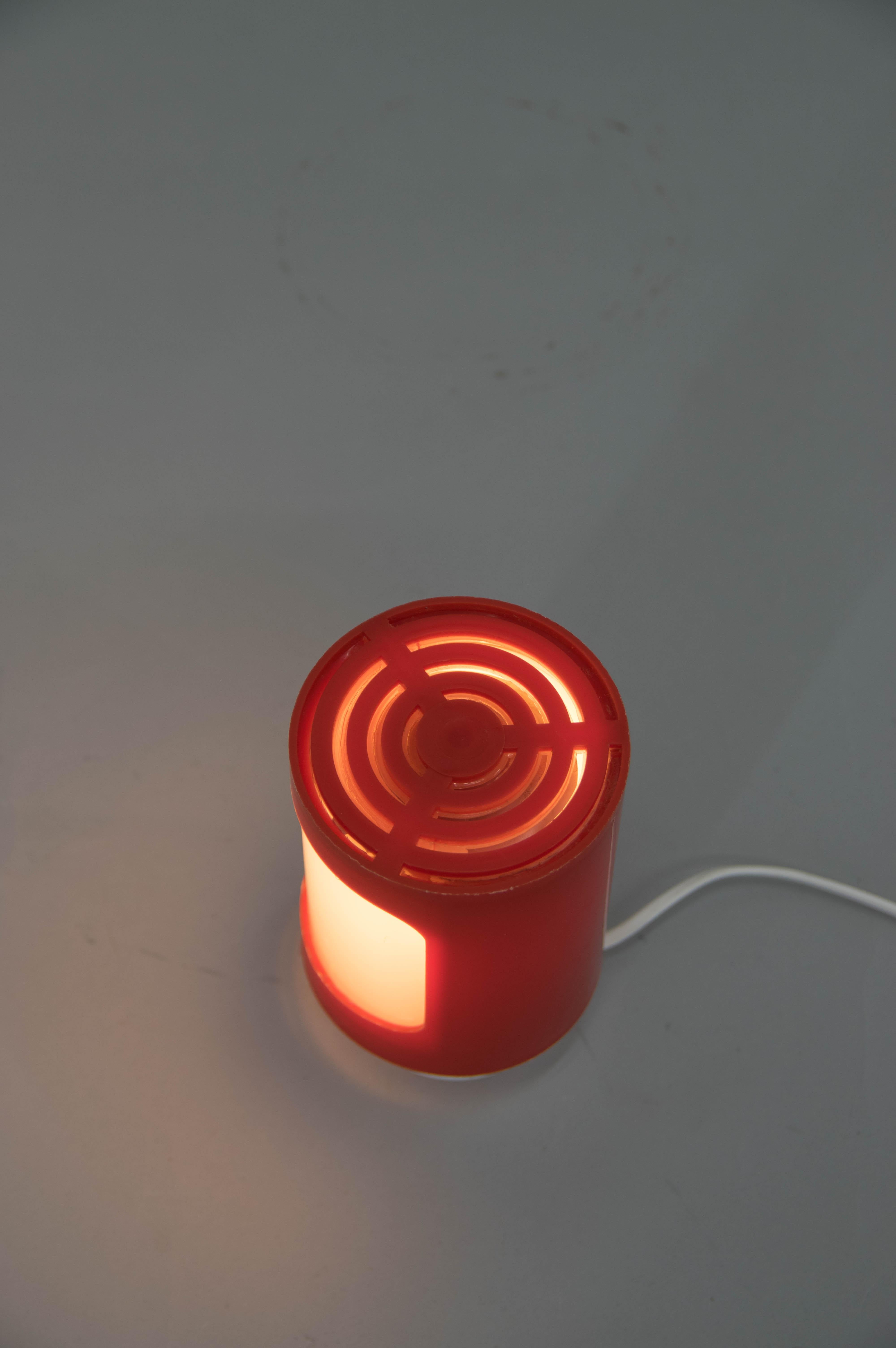 Red and White Plastic Space Age Table Lamp, 1960s In Good Condition For Sale In Praha, CZ