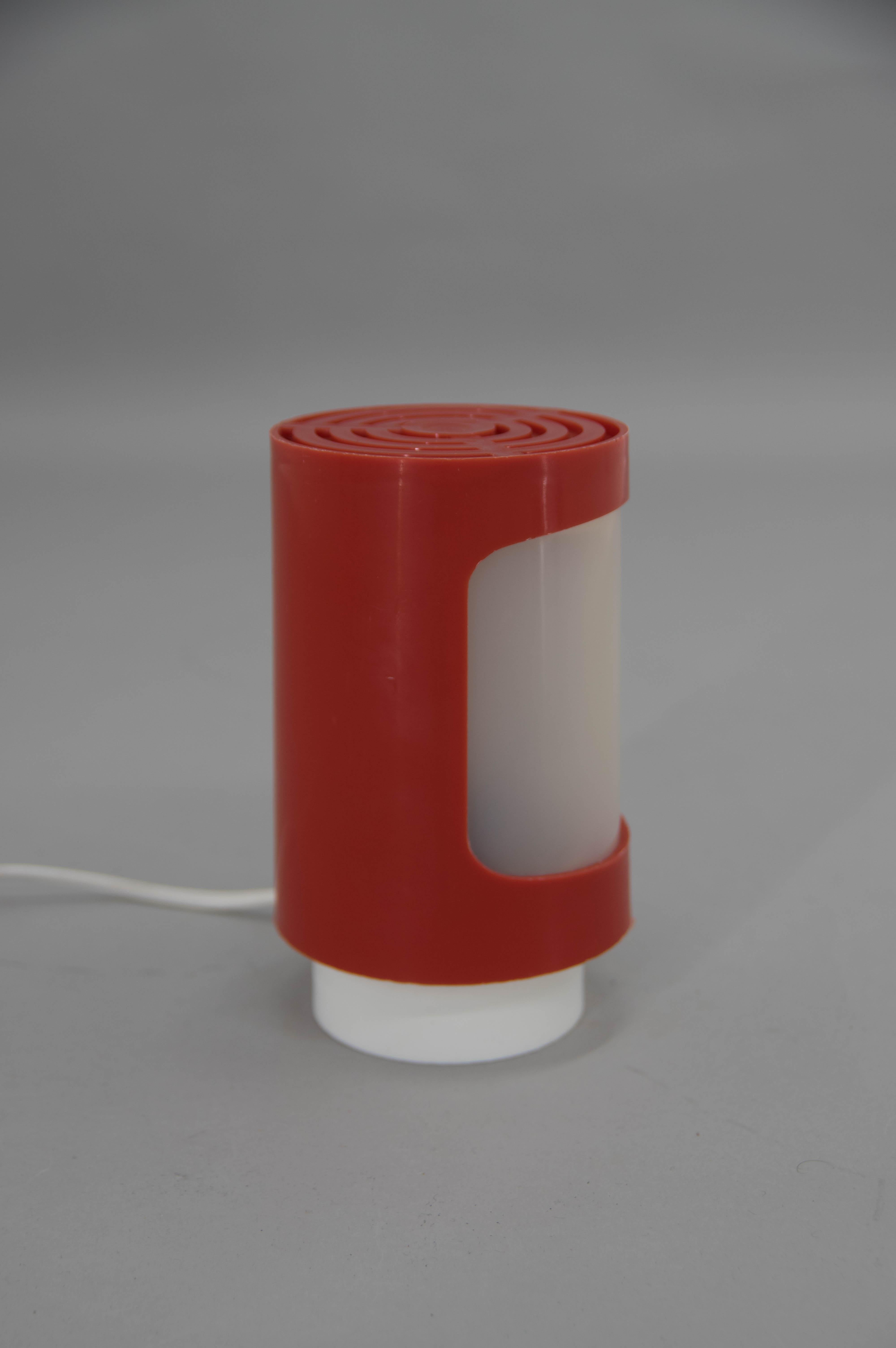 Mid-20th Century Red and White Plastic Space Age Table Lamp, 1960s For Sale