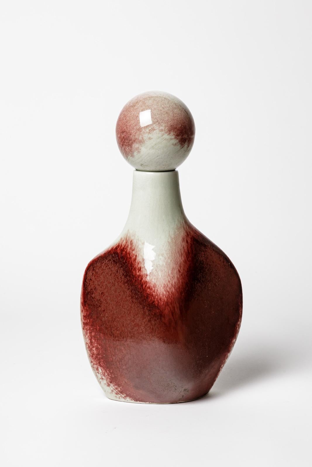 Red and white porcelain ceramic vase or bottle by Jacqueline and Tim Orr 1970 In Excellent Condition For Sale In Neuilly-en- sancerre, FR
