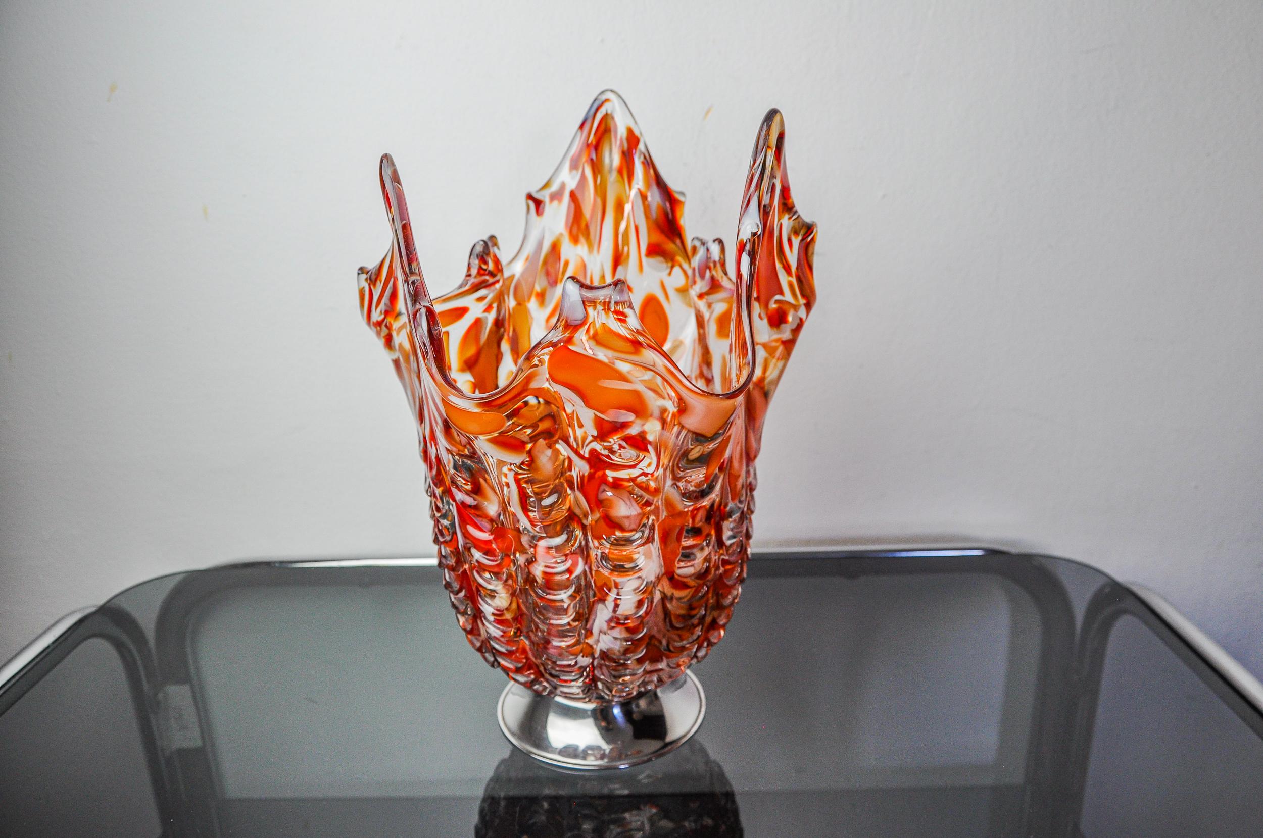 Large Italian red and white art glass vase, clear, sommerso, hand blown. Attributed to seguso, murano italy, 1960s. This large colorful vase has a beautiful design with pulled details and a ribbed edge in the sommerso technique. Use it as a