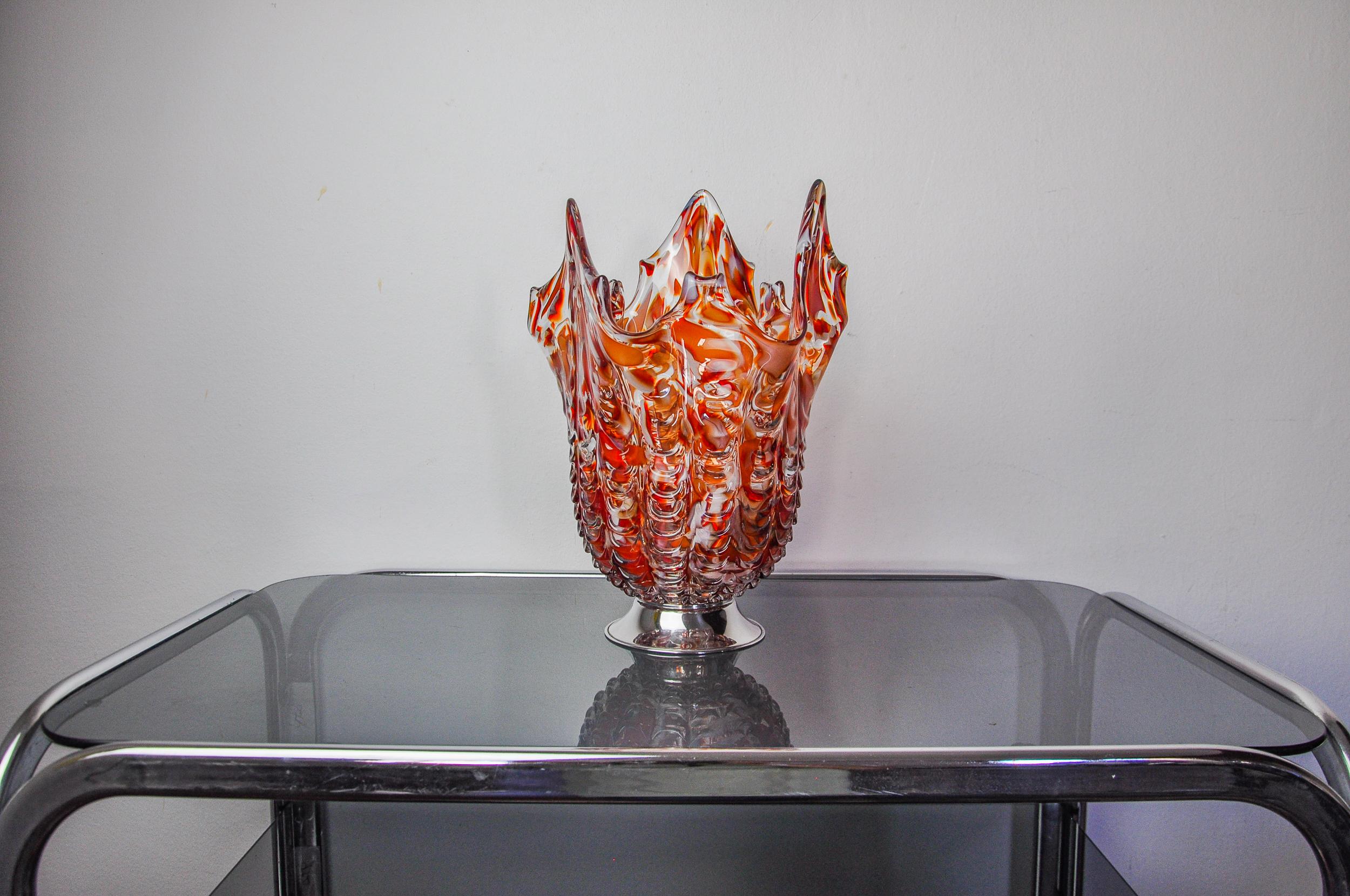 Hollywood Regency Red and white Seguso vase in Murano glass, Italy, 1960 For Sale