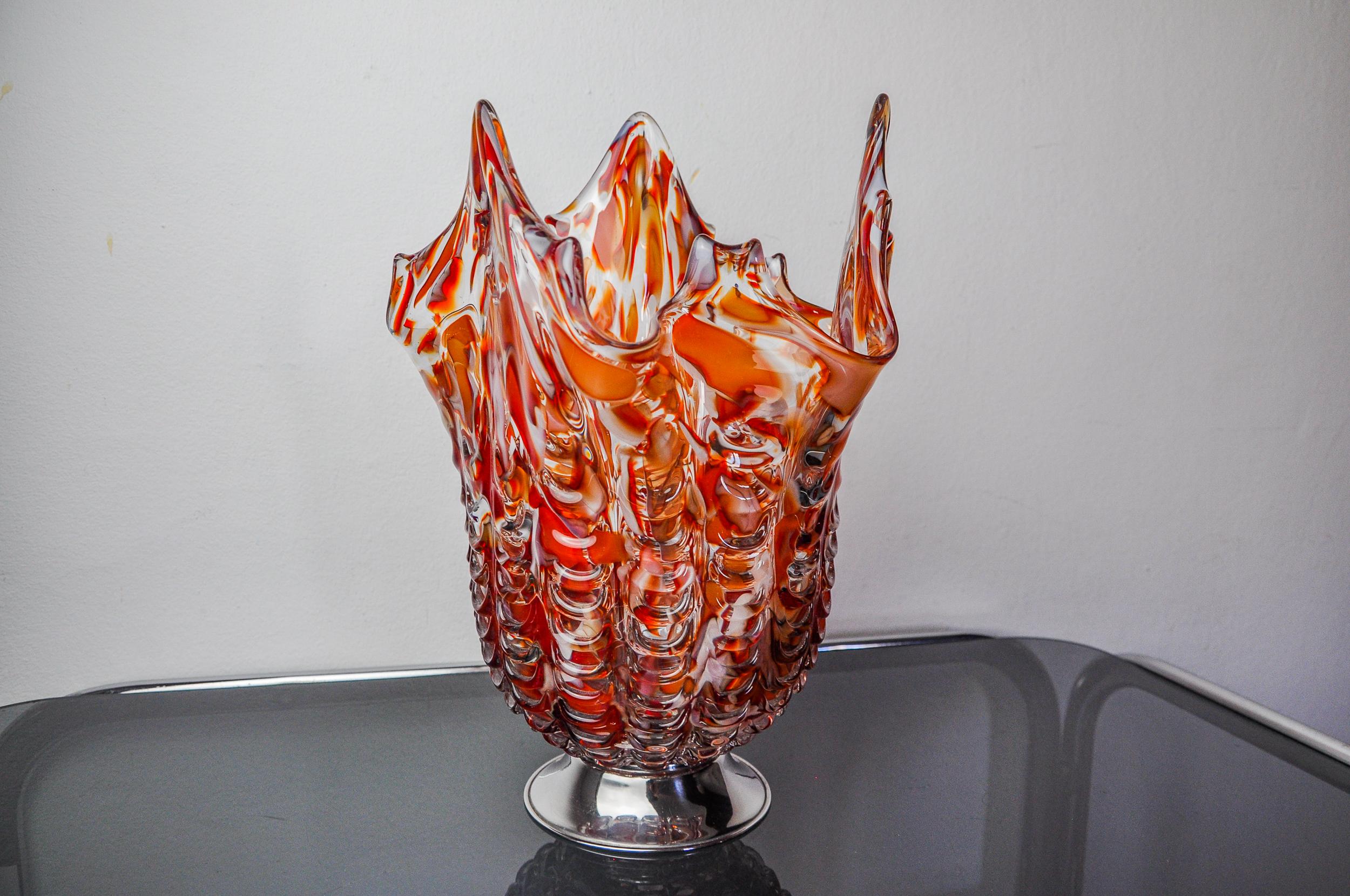 Red and white Seguso vase in Murano glass, Italy, 1960 In Good Condition For Sale In BARCELONA, ES