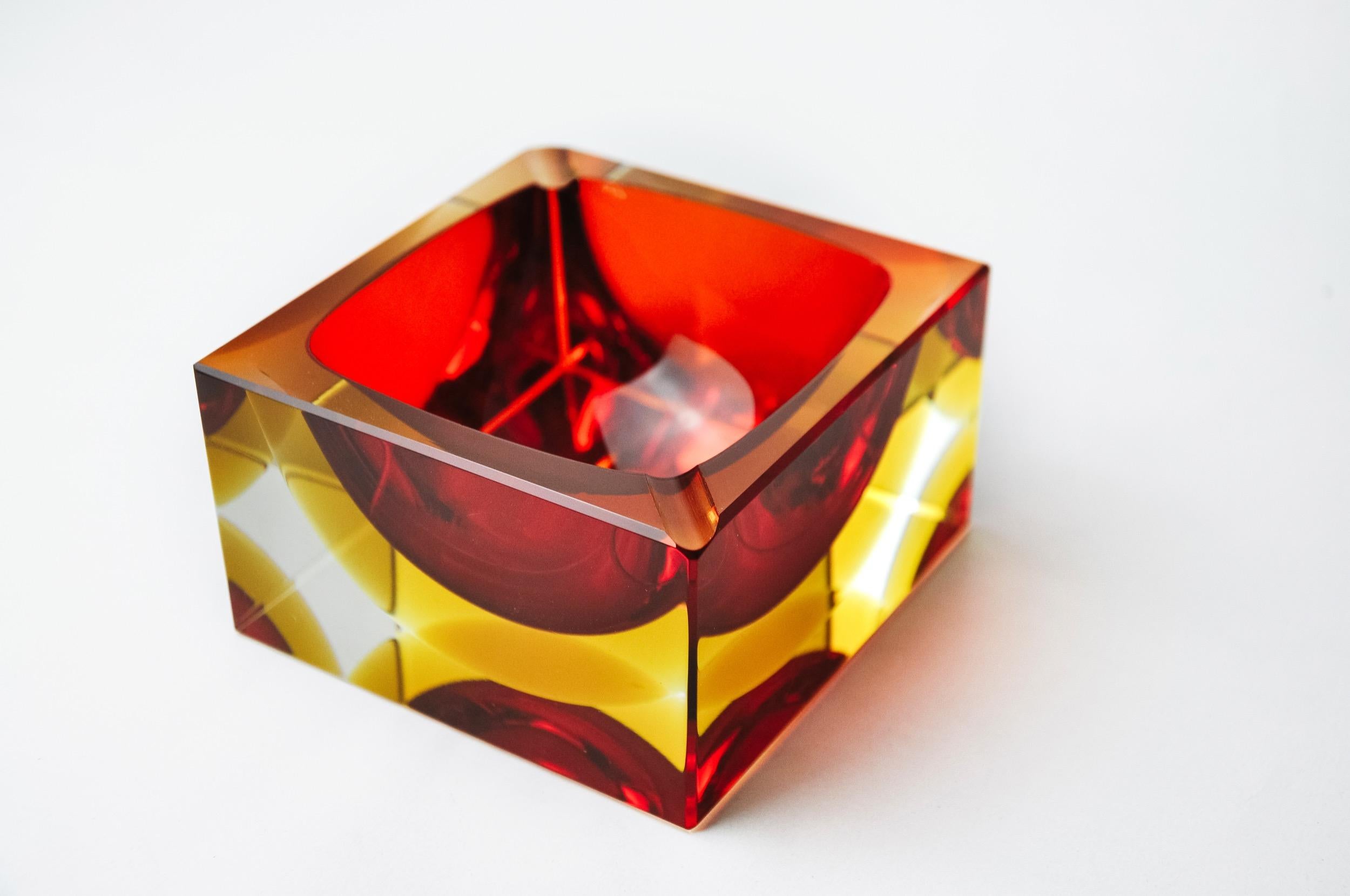 Superb and rare red and yellow cubic Sommerso ashtray designed and manufactured for Seguso in Murano in the 1970s. Handcrafted work of faceted glass using the 