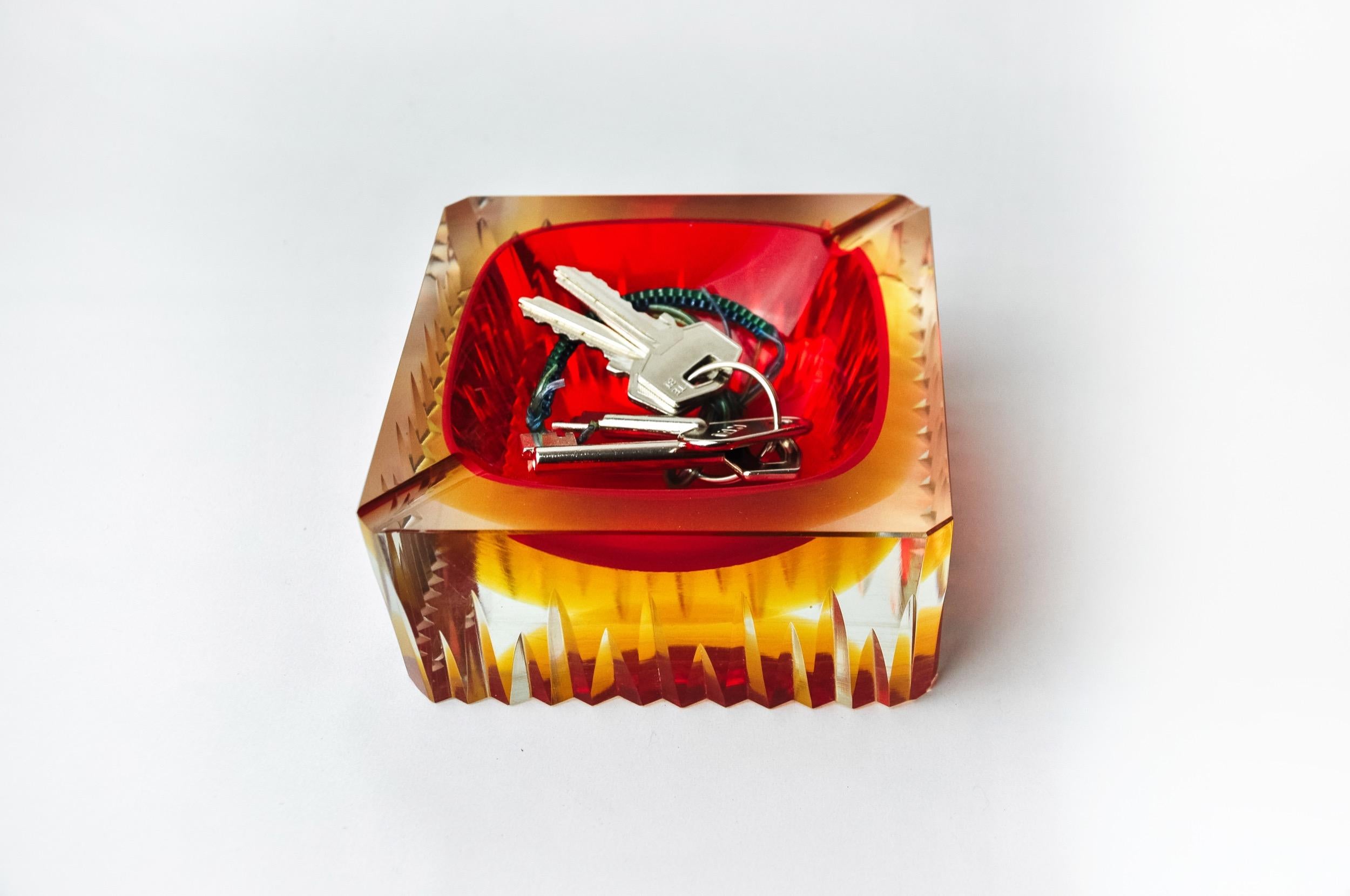 Superb and rare red and yellow cubic Sommerso ashtray designed and manufactured for Seguso in Murano in the 1970s. Handcrafted work of faceted glass using the 