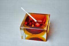 Cendrier Sommerso cubique rouge et jaune de Seguso, Murano, Italie, 1970