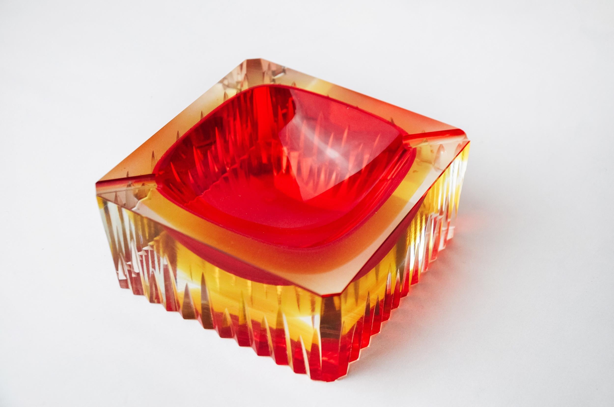 Red and yellow cubic Sommerso ashtray by Seguso, Murano, Italy, 1970 In Good Condition For Sale In BARCELONA, ES