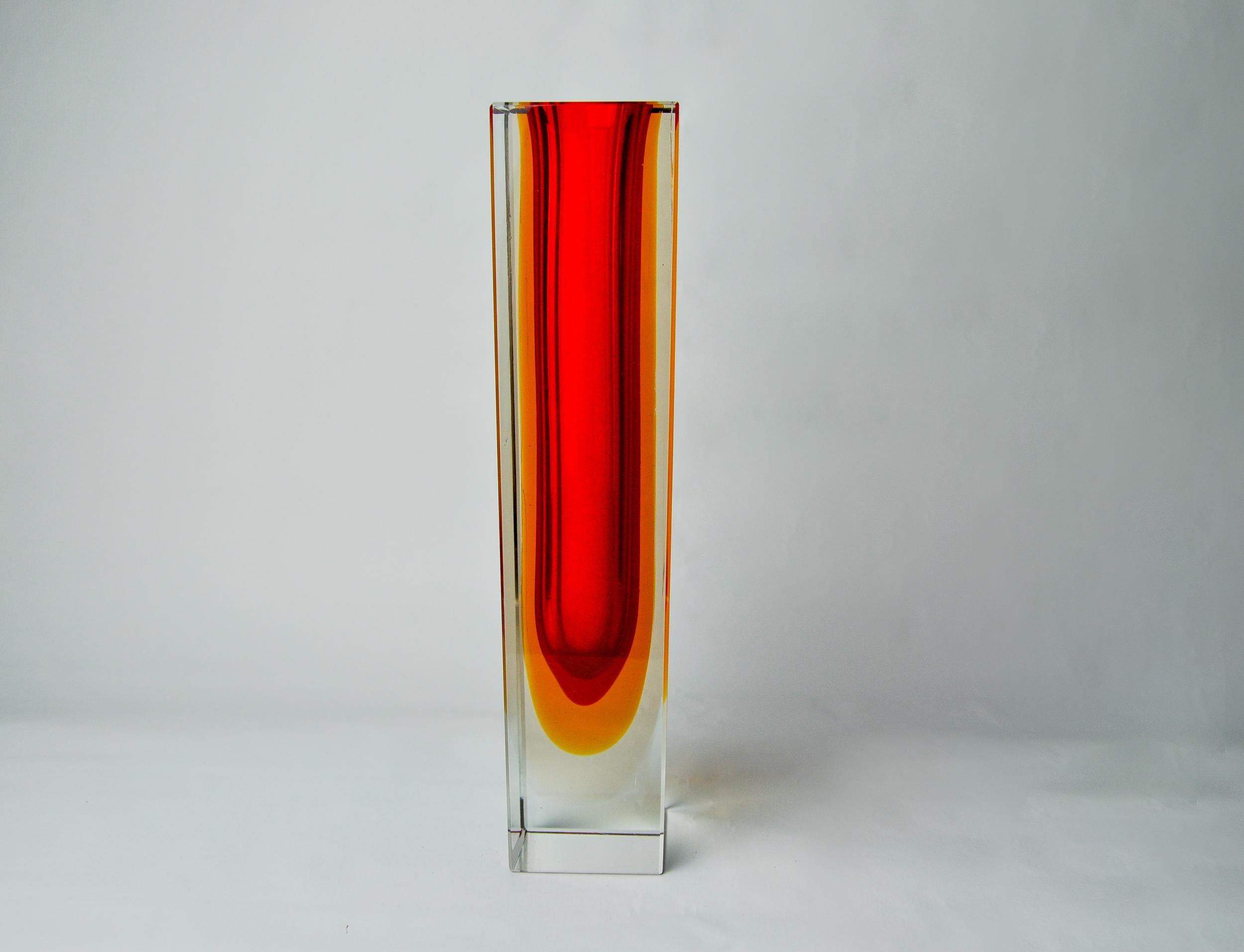 Hollywood Regency Vaso Sommerso cubico rosso e giallo di Flavio Poli per Seguso, Murano, 1970 in vendita