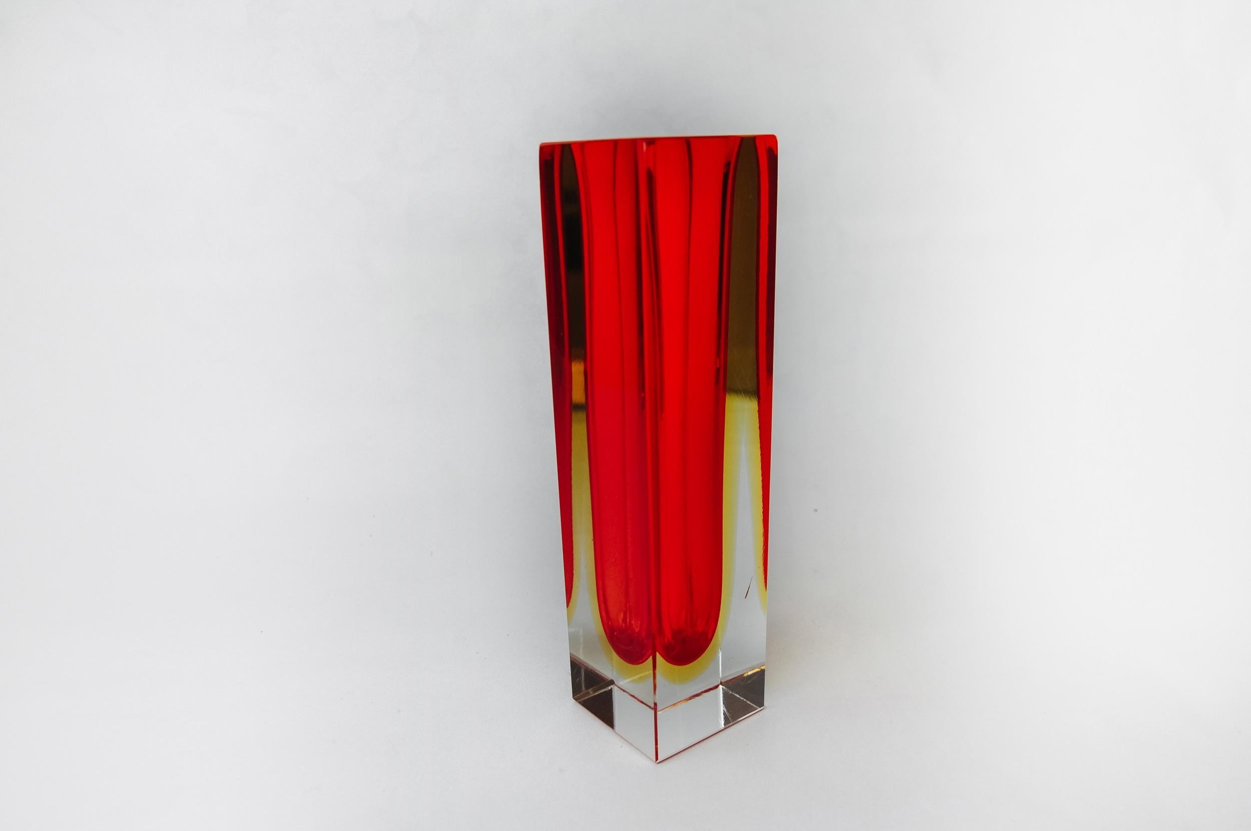 Red and yellow cubic Sommerso vase by Seguso, Murano, Italy, 1970 In Good Condition For Sale In BARCELONA, ES