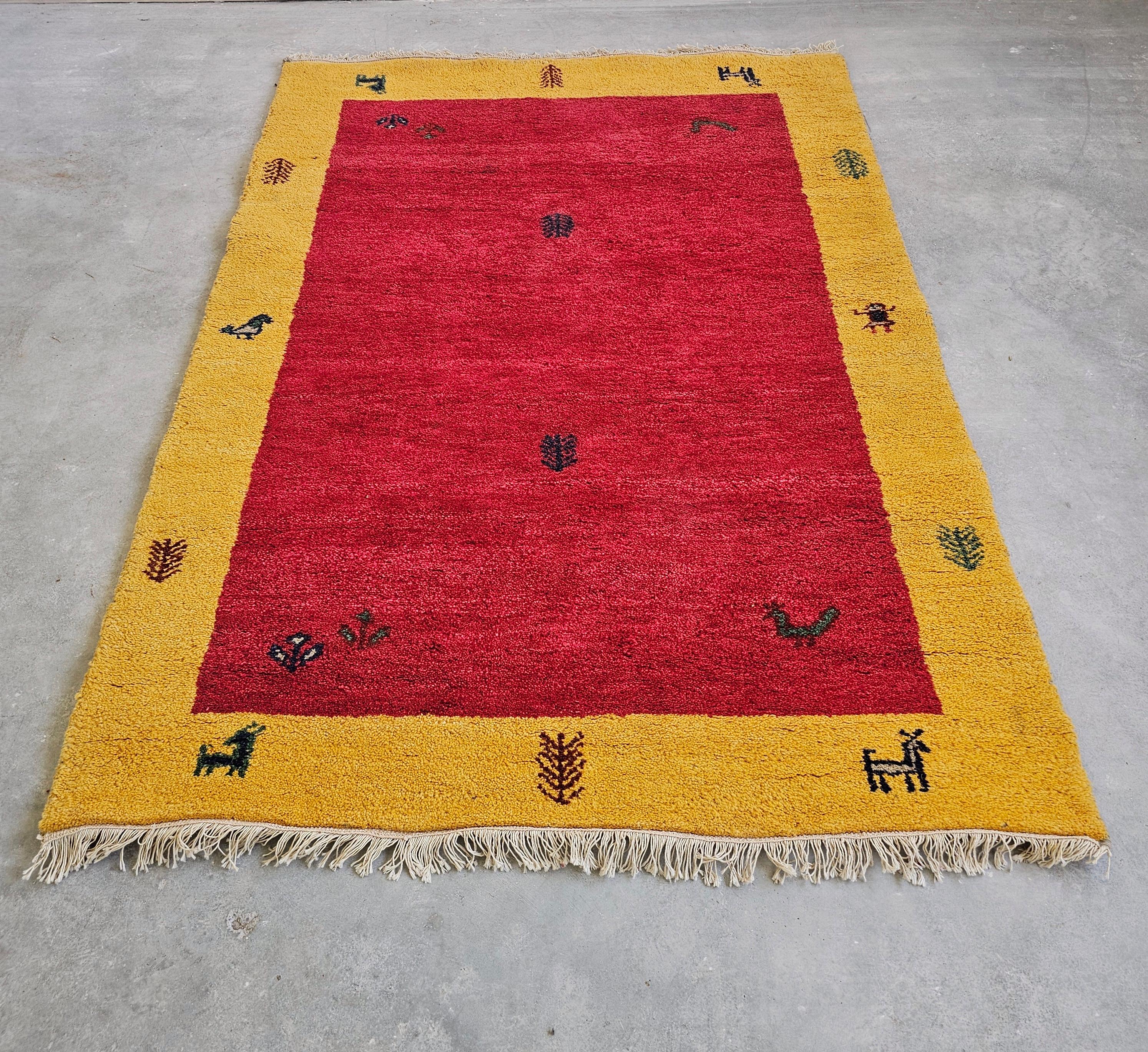 Roter und gelber handgeknüpfter Gabbeh-Teppich, 100% Wolle Iran 1970er Jahre im Angebot 4