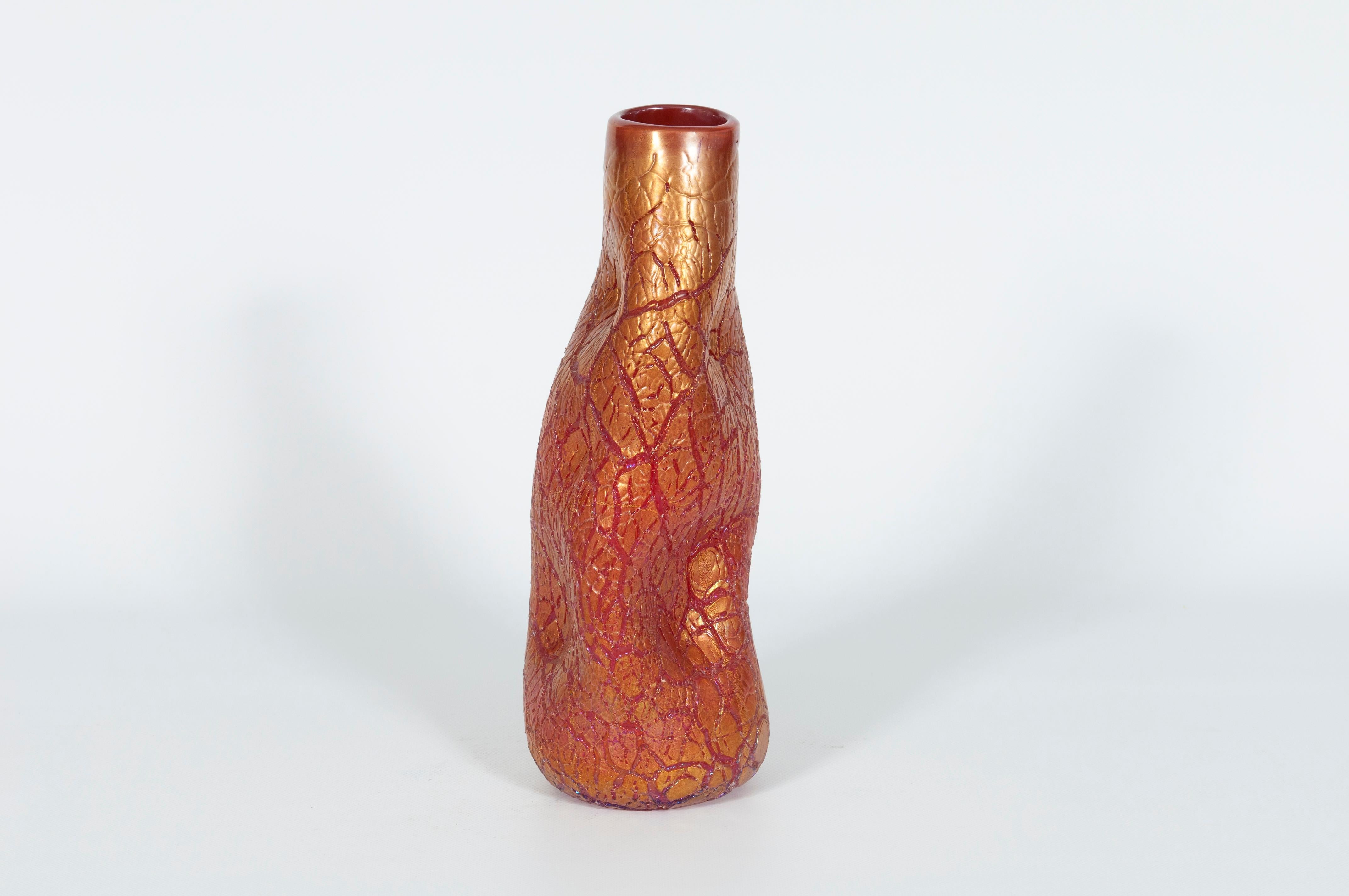 Iced-Vase in Korallenfarbe mit goldenen Nuancen aus mundgeblasenem Muranoglas, Italien, 1990er Jahre (Art déco) im Angebot