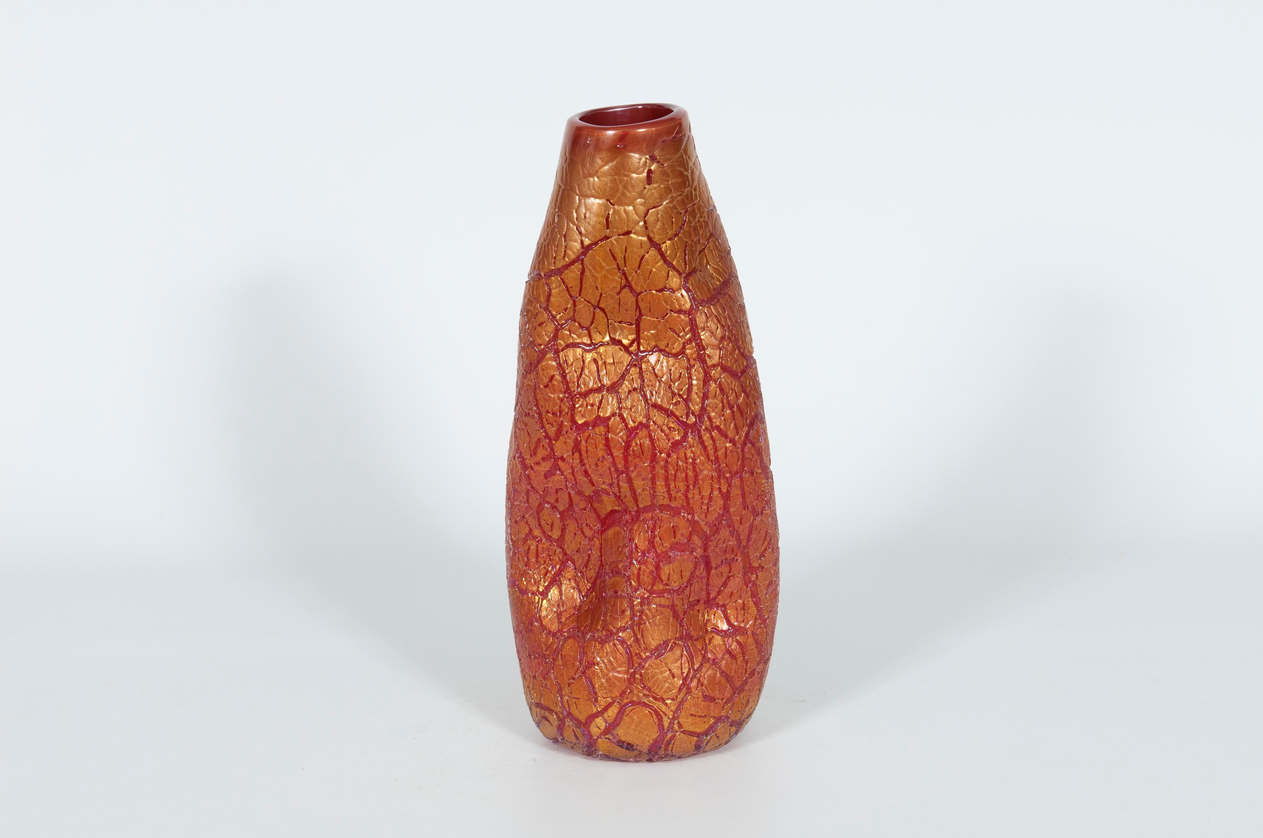 Late 20th Century Iced Vase in coral color with a gold nuances in blown Murano Glass 1990s Italy For Sale