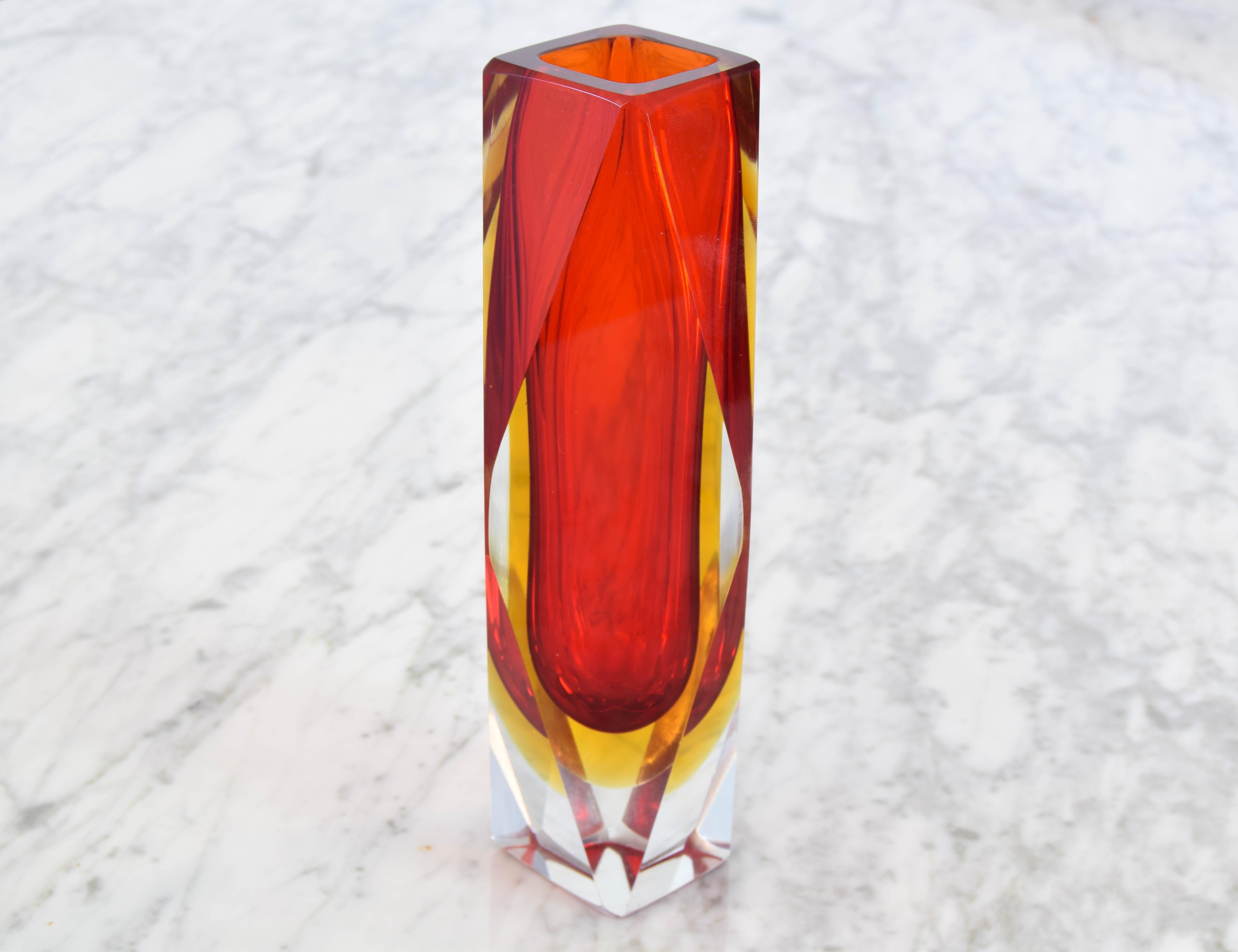 Red and Yellow Murano faceted Italian Modern Sommerso Glass Vase by Mandruzzato In Good Condition In Escalona, Toledo