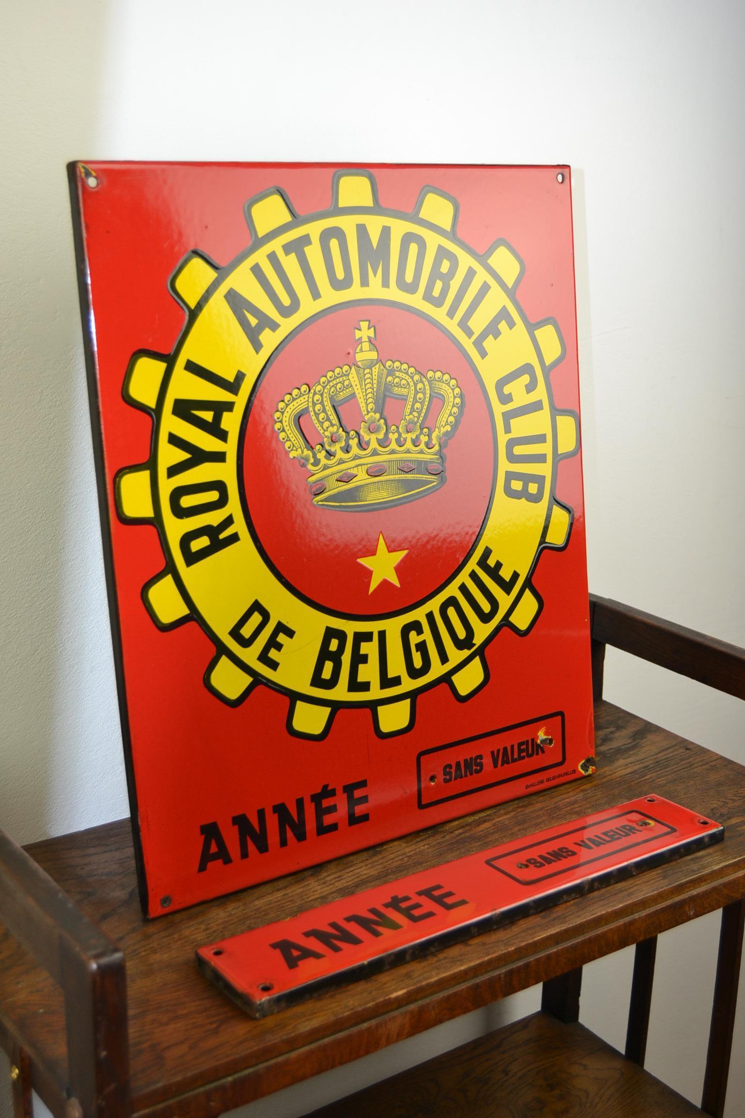 Schild des Königlichen Automobilclubs aus rotem und gelbem Porzellan:: Belgien:: Mitte des 20 3