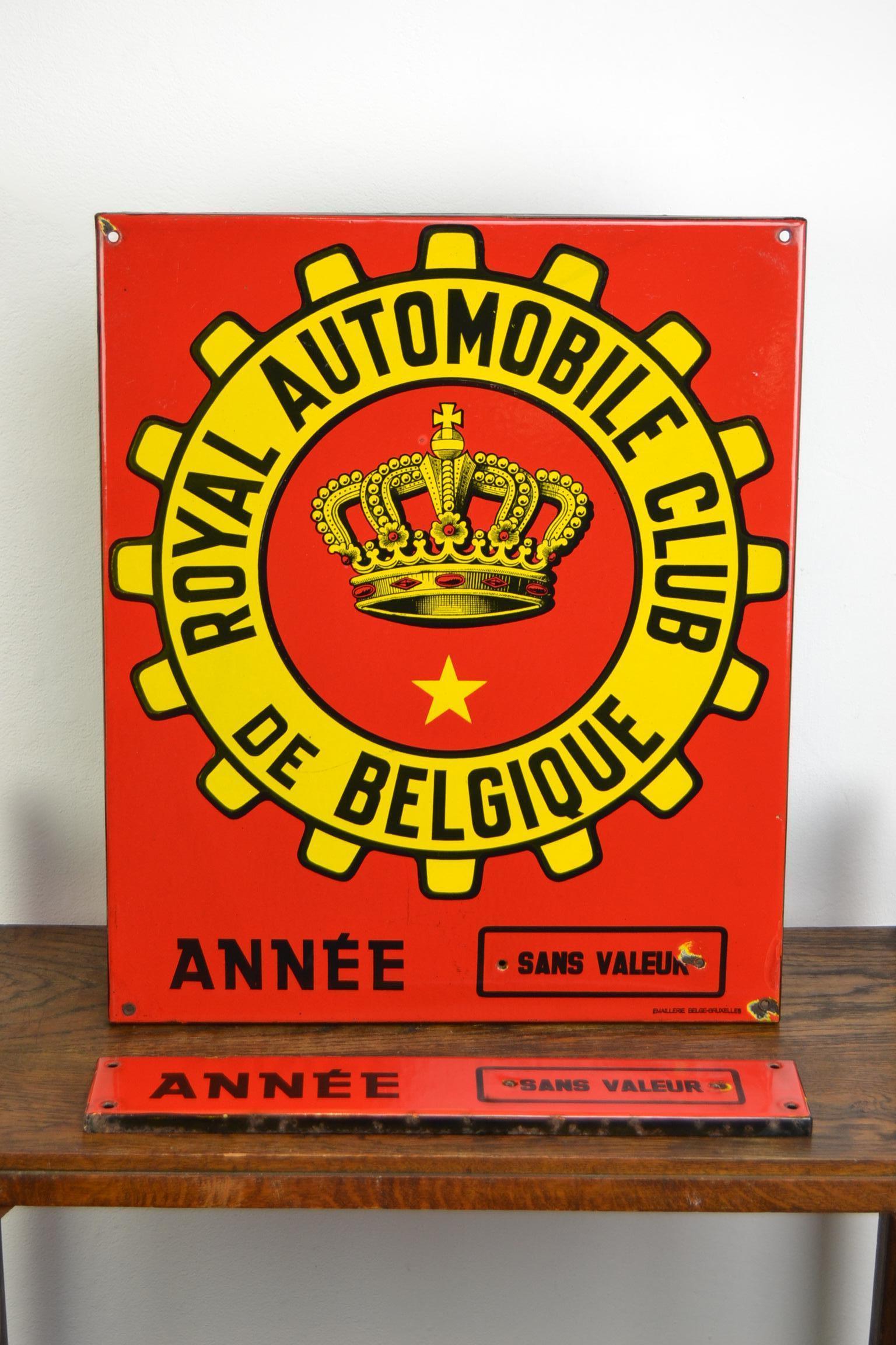 Schild des Königlichen Automobilclubs aus rotem und gelbem Porzellan:: Belgien:: Mitte des 20 12