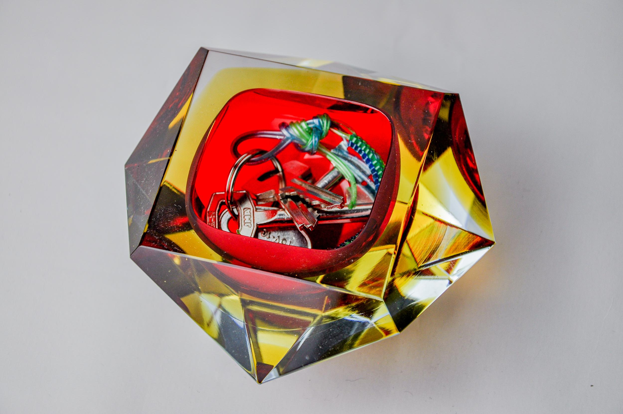 Hollywood Regency Red and yellow Sommerso ashtray by seguso, faceted glass, murano, italy, 1970 For Sale