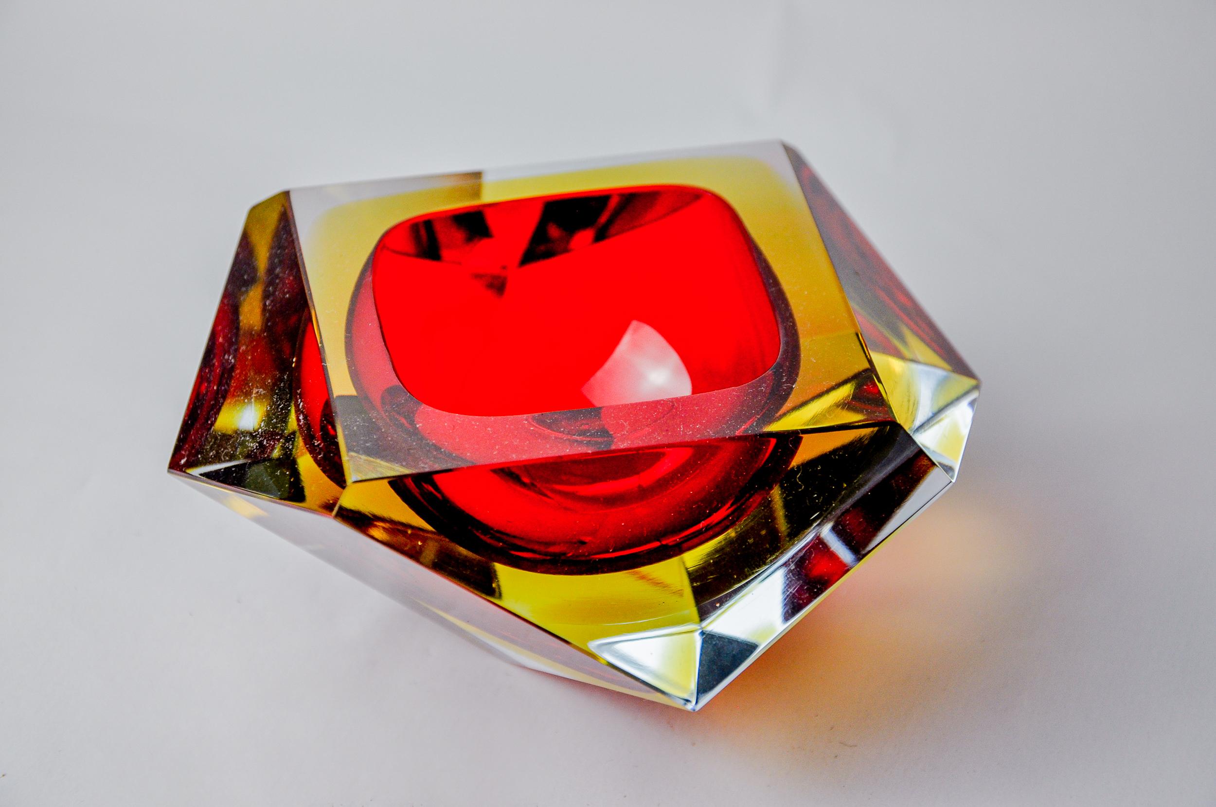Late 20th Century Red and yellow Sommerso ashtray by seguso, faceted glass, murano, italy, 1970 For Sale