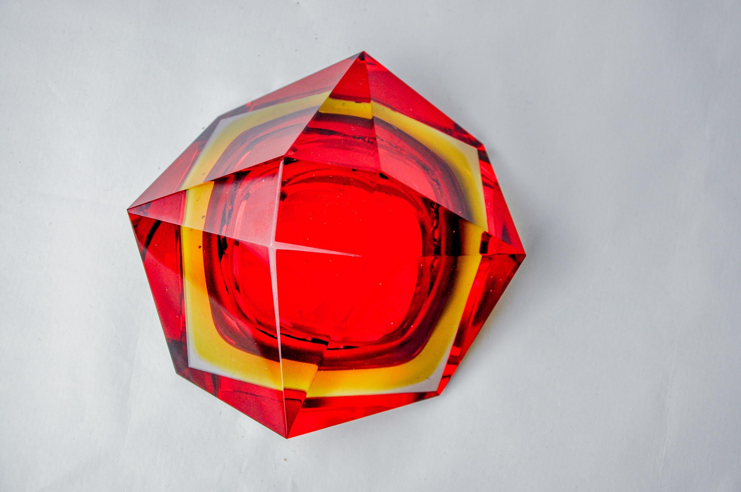Crystal Red and yellow Sommerso ashtray by seguso, faceted glass, murano, italy, 1970 For Sale