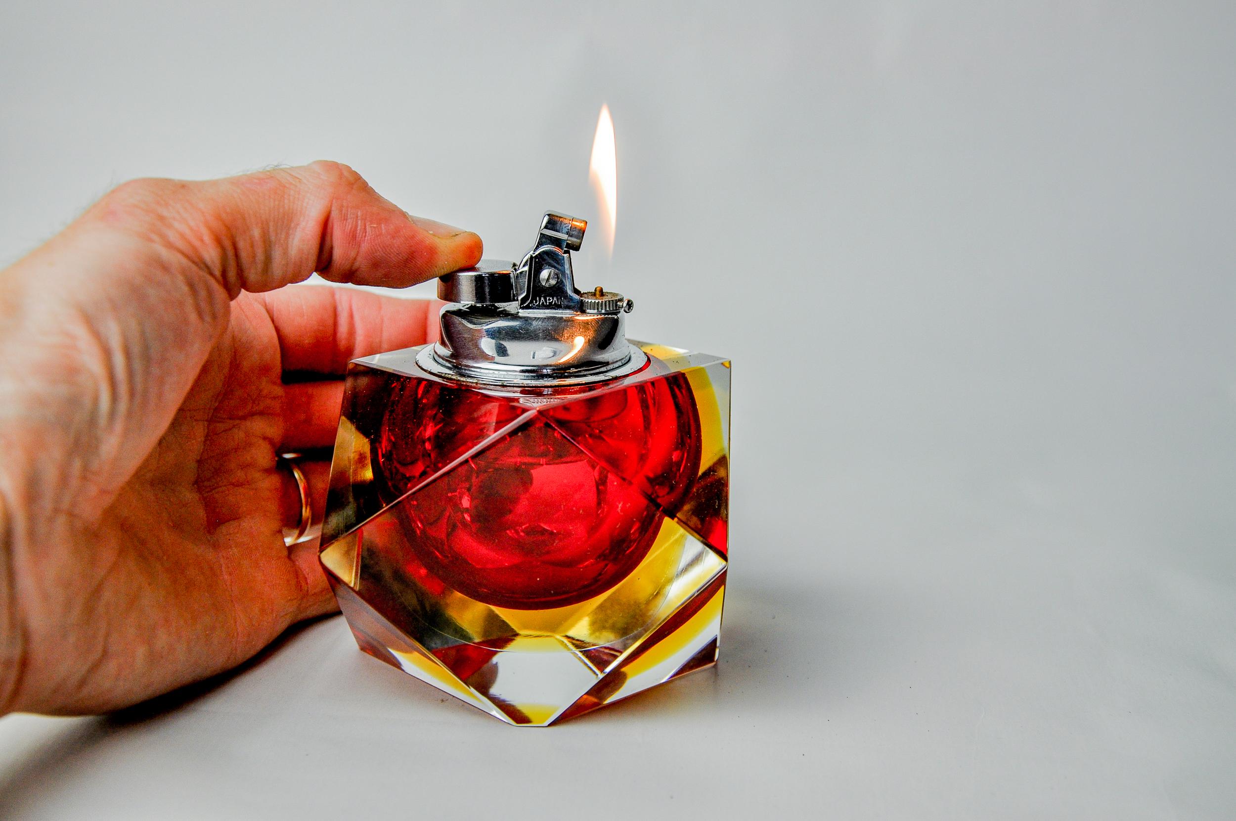 Superb and rare red and yellow faceted sommerso lighter designated and manufactured for seguso in murano in the 1970s. Artisanal work of faceted glass according to the 