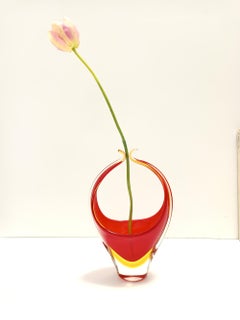 Vase en verre de Murano rouge et jaune attribué à Flavio Poli, Italie