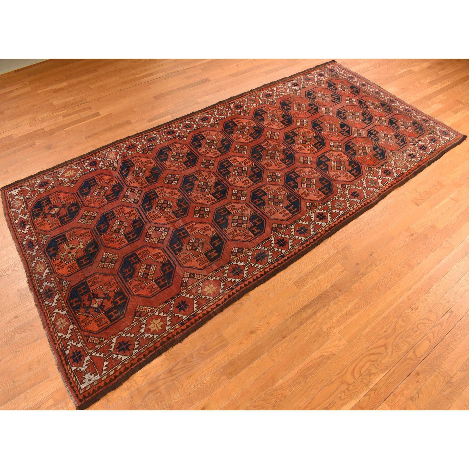 Afghan Tapis rouge ancien afghan Ersari à pieds d'éléphants noué à la main en vente