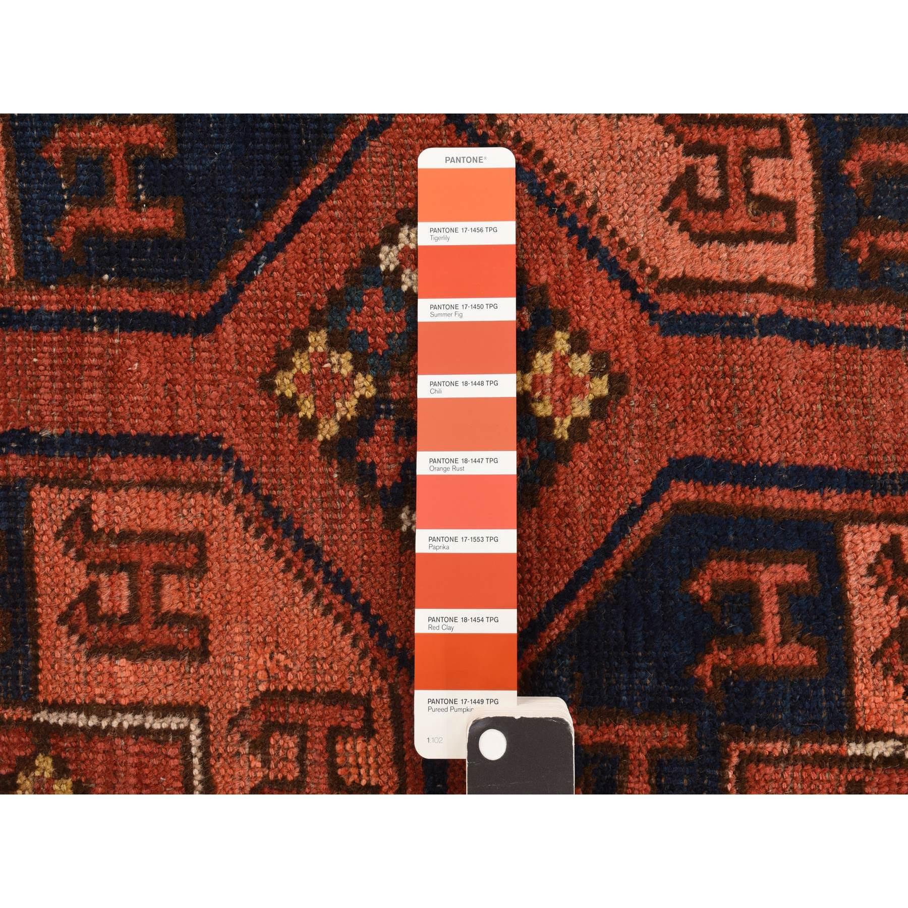 Début du 20ème siècle Tapis rouge ancien afghan Ersari à pieds d'éléphants noué à la main en vente