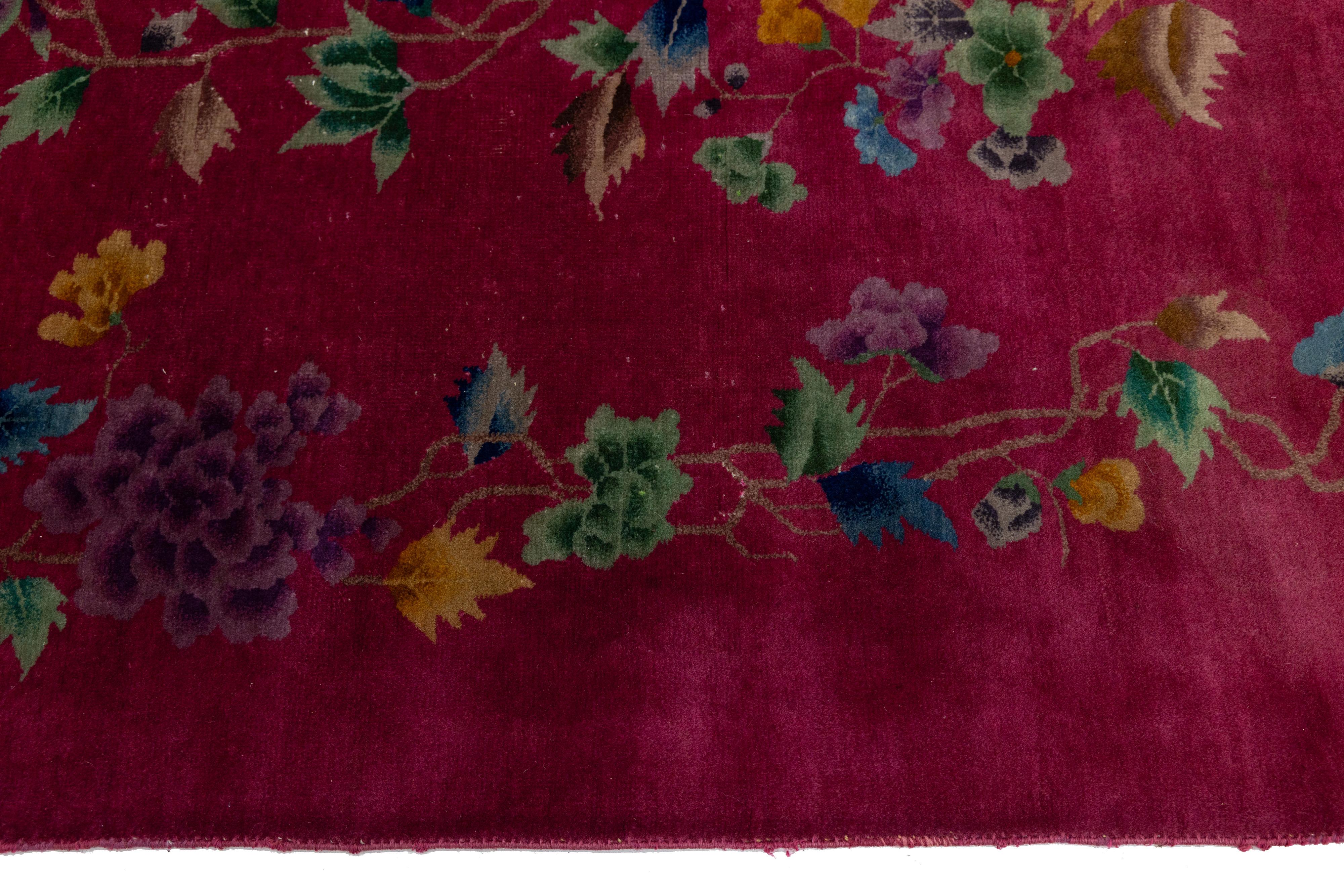 Tapis rouge ancien Art Déco chinois en laine à fleurs fabriqué à la main en vente 3