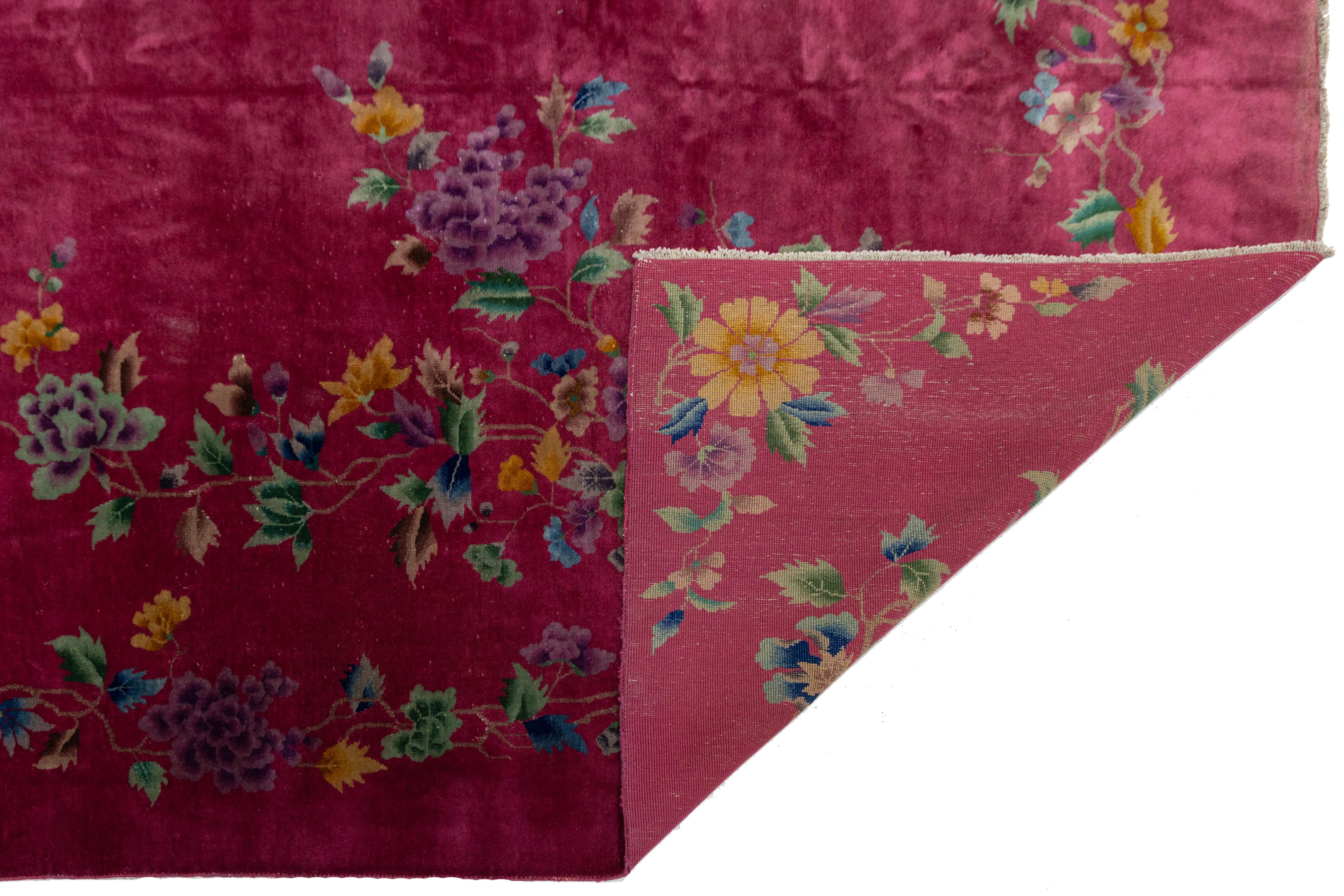 Art déco Tapis rouge ancien Art Déco chinois en laine à fleurs fabriqué à la main en vente