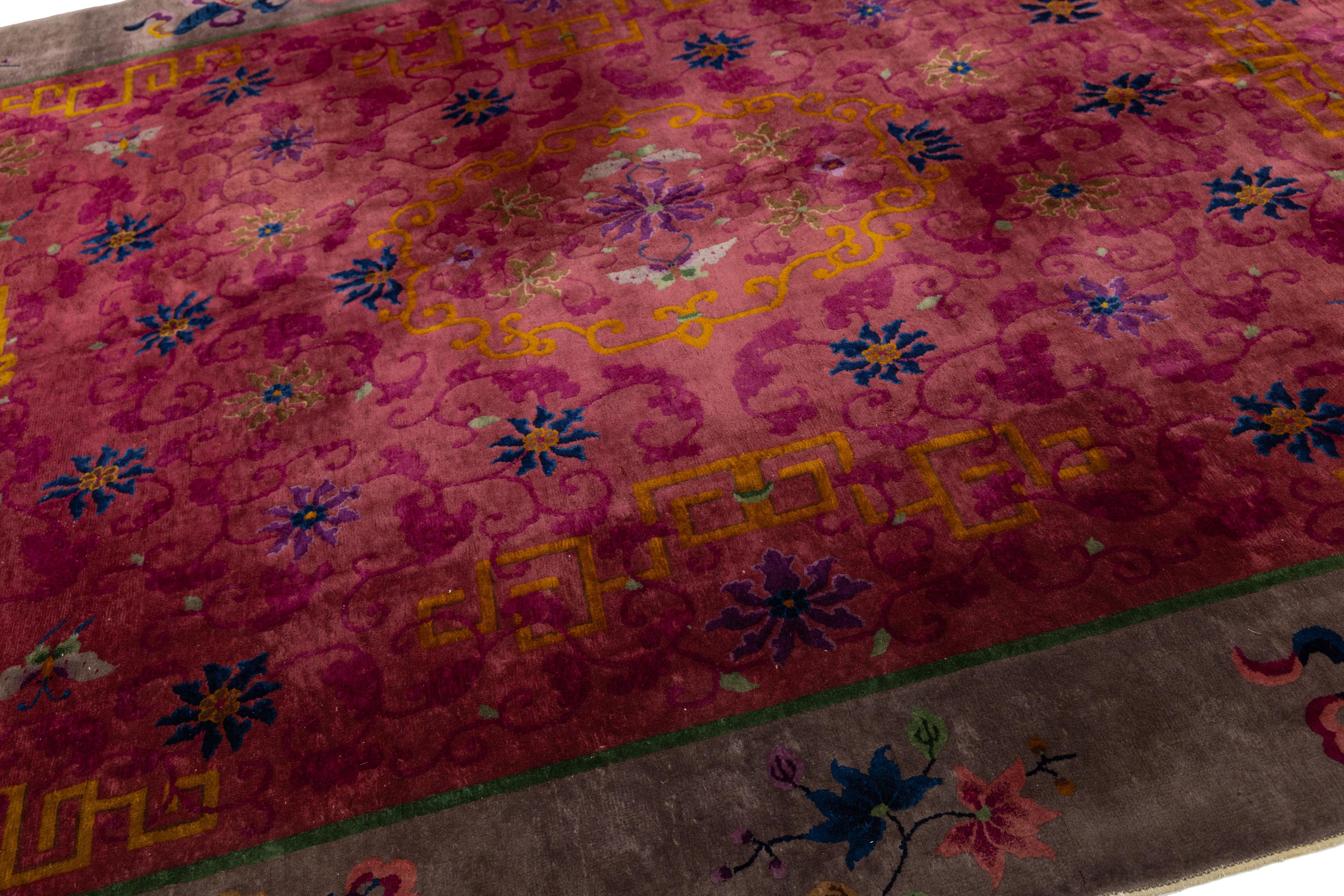 Tapis rouge ancien Art Déco chinois en laine à fleurs fabriqué à la main en vente 3