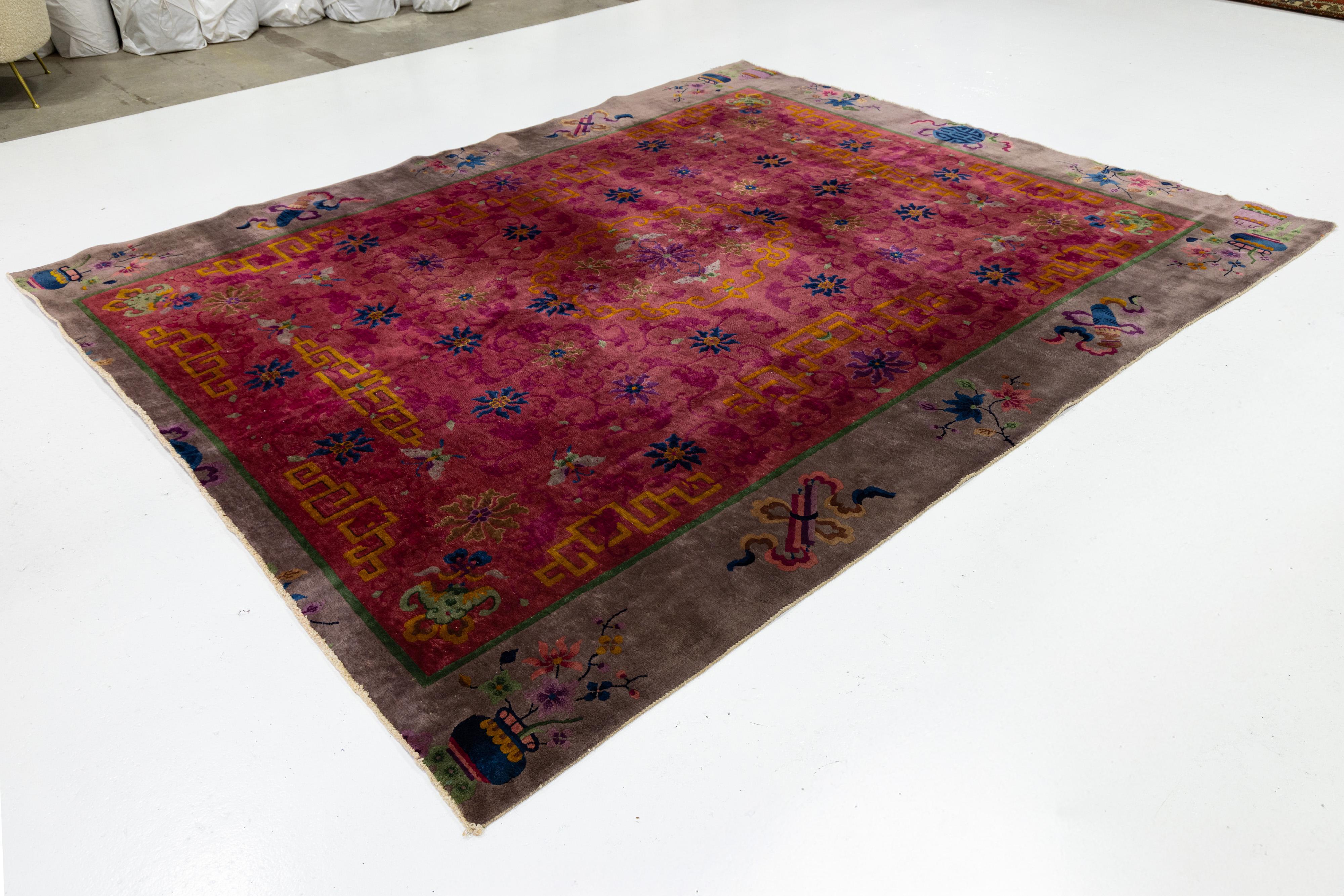 Chinois Tapis rouge ancien Art Déco chinois en laine à fleurs fabriqué à la main en vente