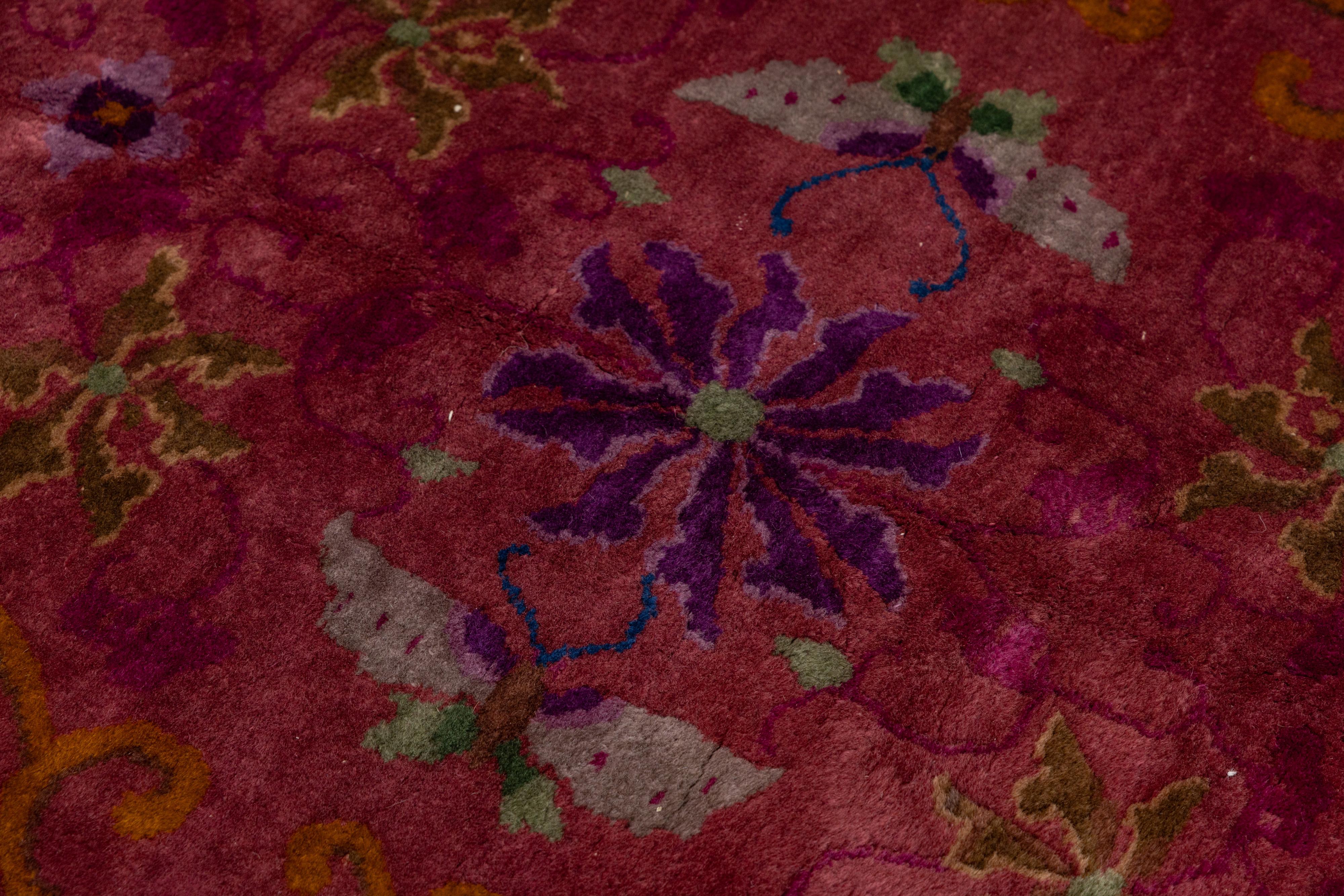Noué à la main Tapis rouge ancien Art Déco chinois en laine à fleurs fabriqué à la main en vente