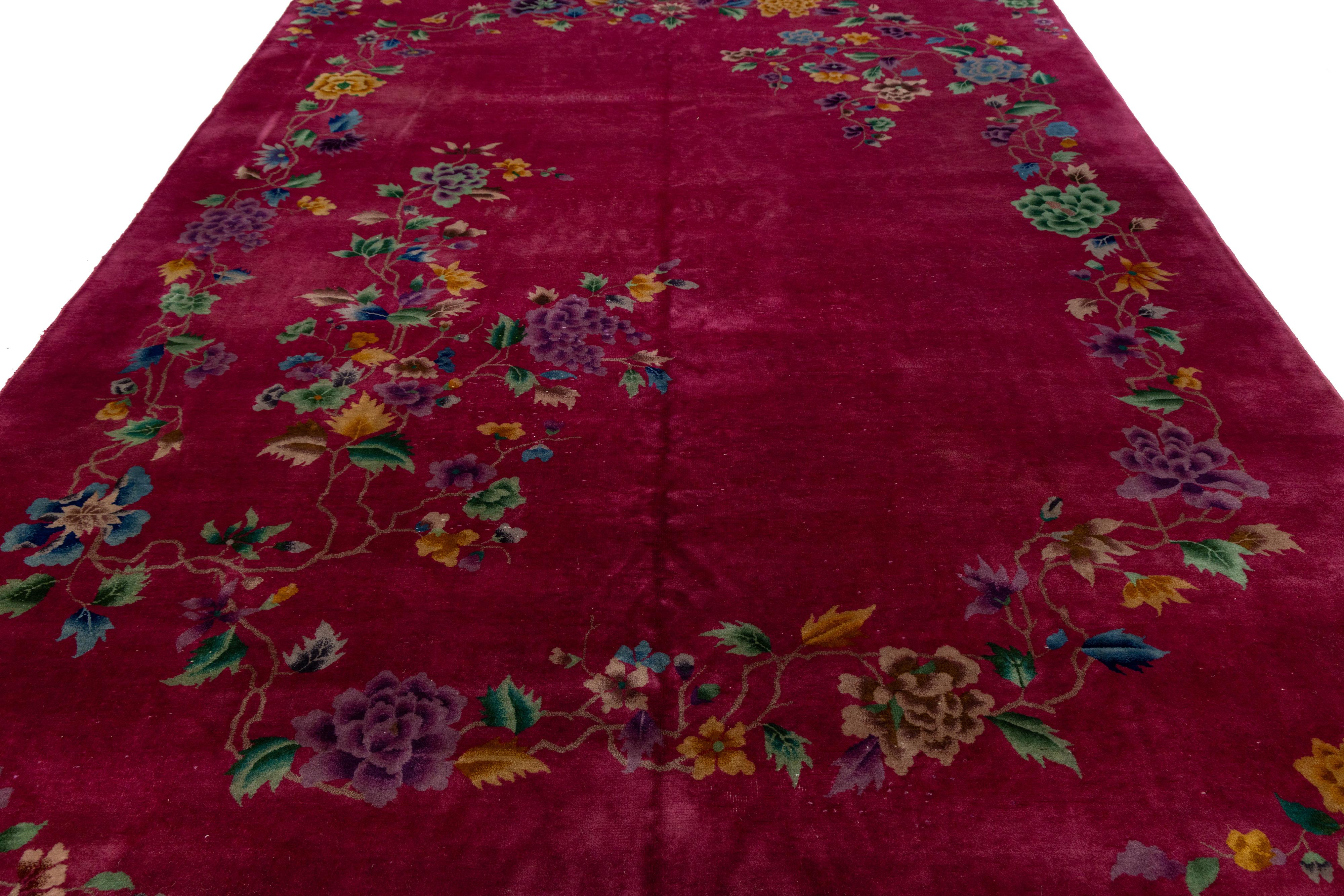 Tapis rouge ancien Art Déco chinois en laine à fleurs fabriqué à la main en vente 1