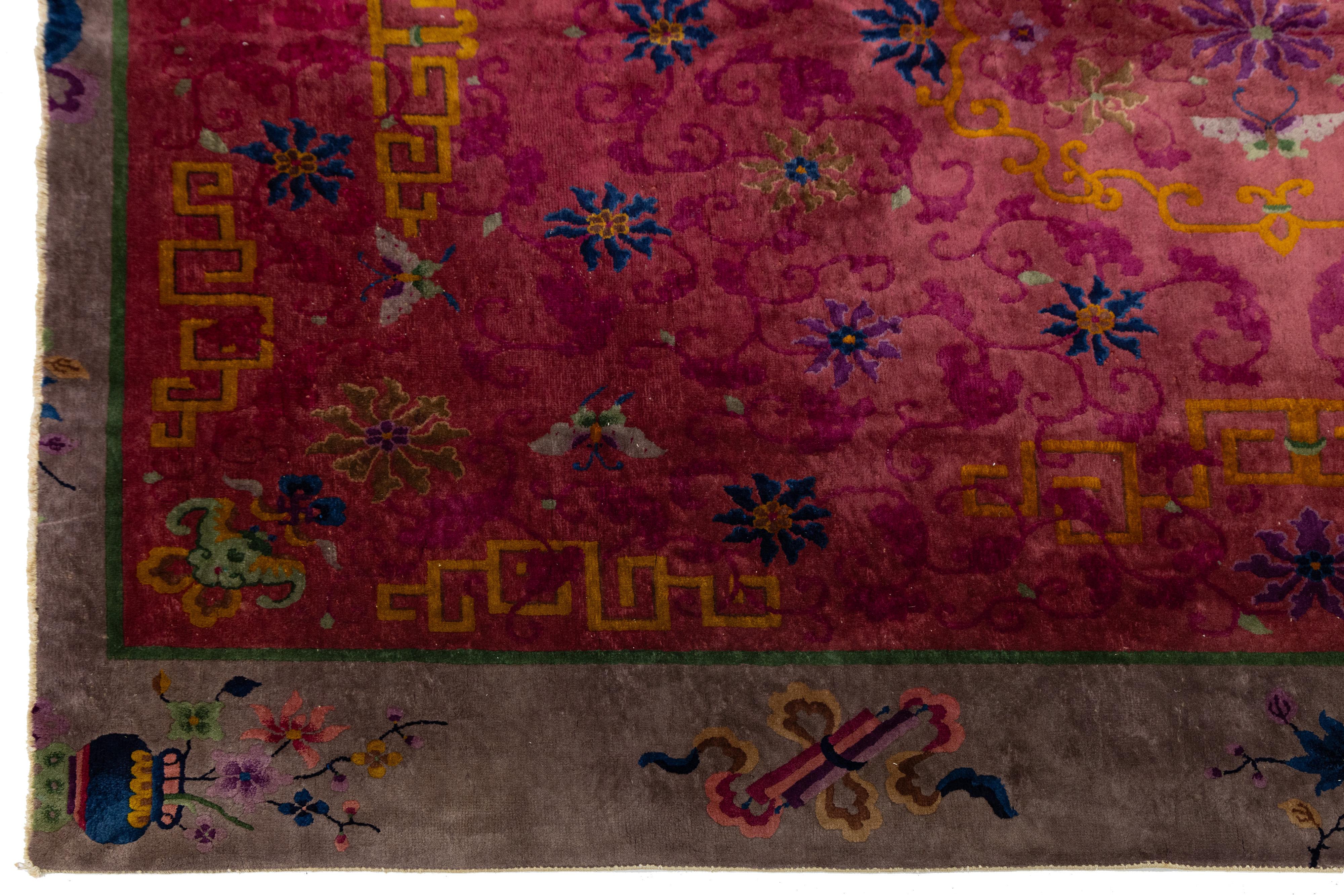 Tapis rouge ancien Art Déco chinois en laine à fleurs fabriqué à la main en vente 1