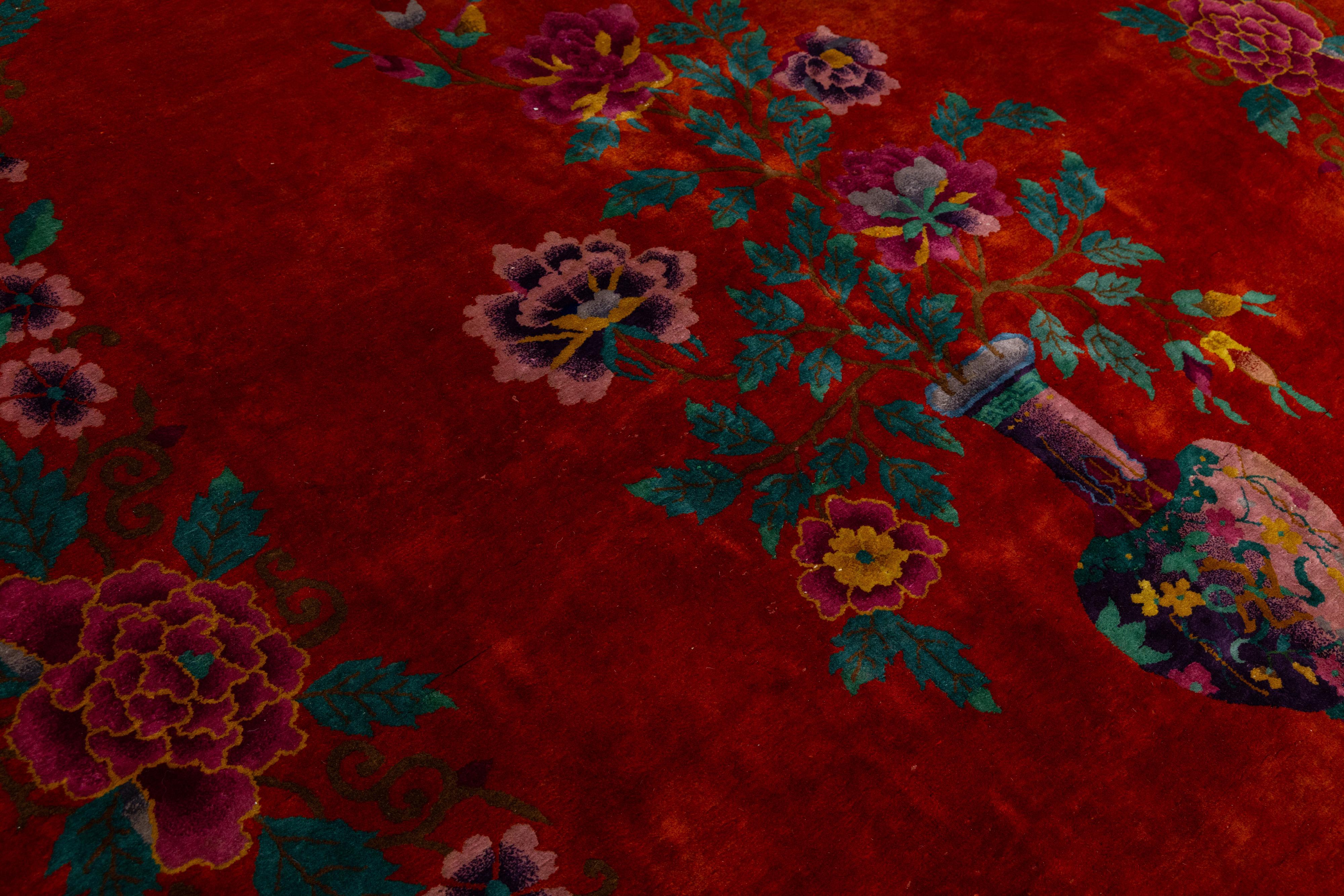 Tapis rouge Art Déco chinois fait à la main à motif floral en vente 1