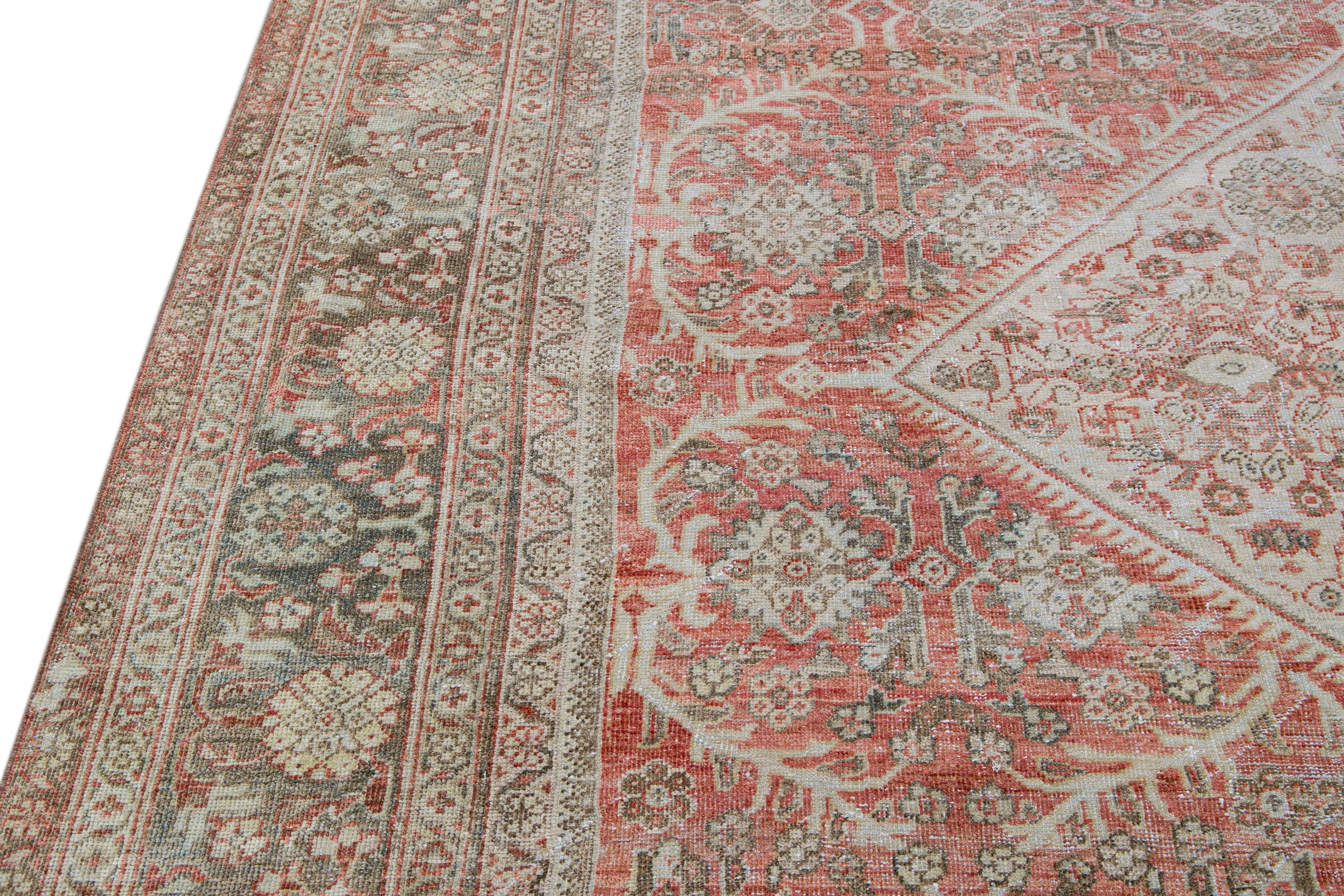 Alfombra de lana roja con diseño de medallón hecho a mano Antique Mahal Lana en venta