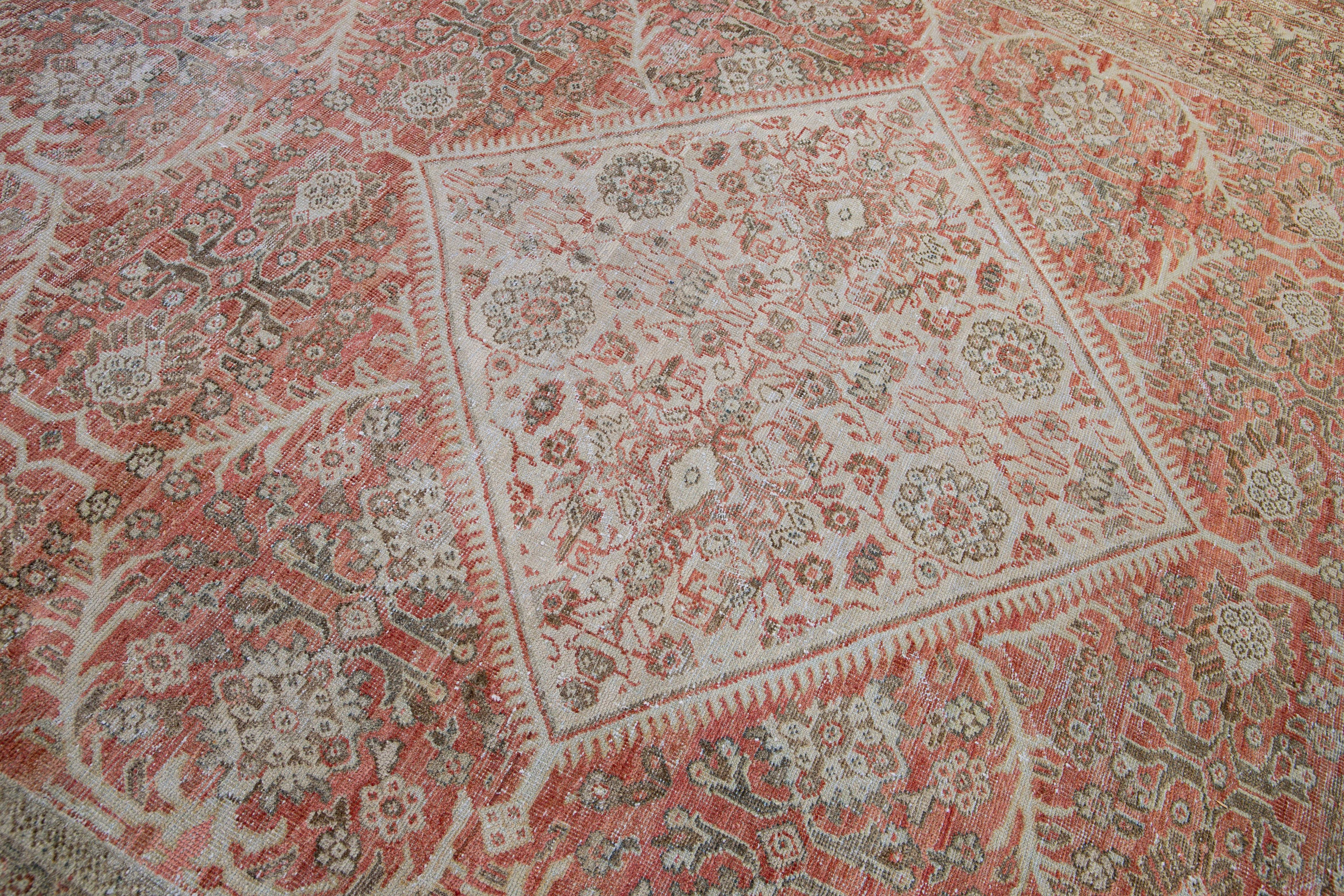 Alfombra de lana roja con diseño de medallón hecho a mano Antique Mahal en venta 1