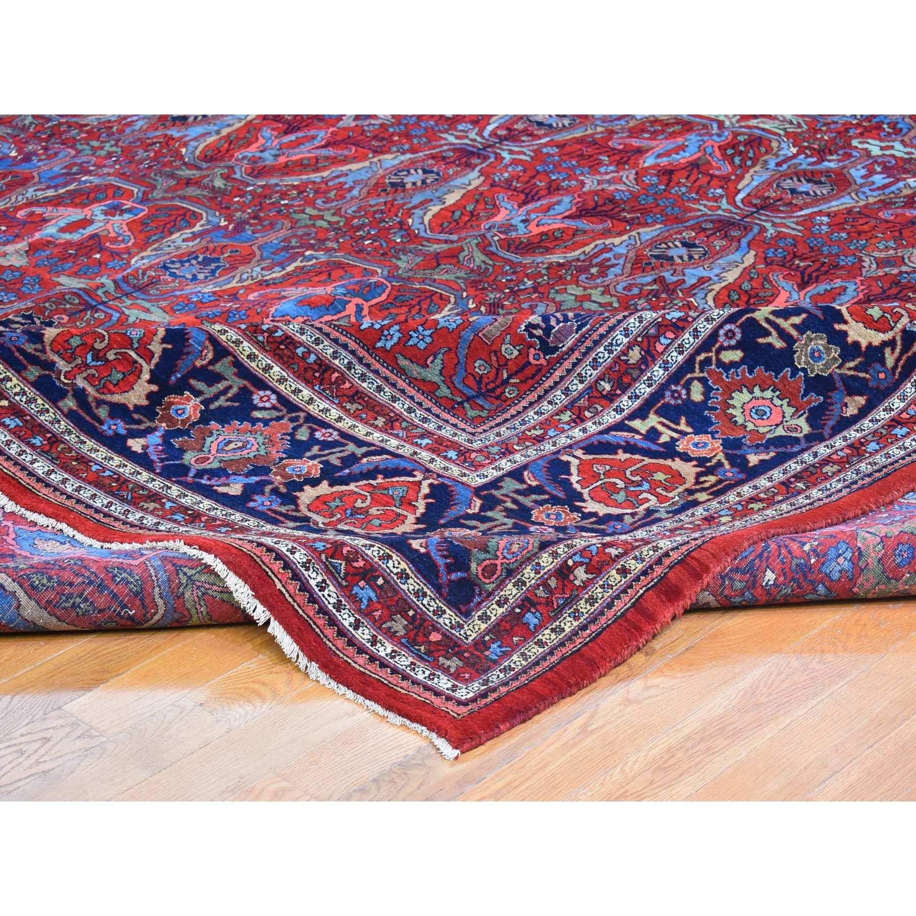Roter antiker persischer Bijar XL All Over Garus Design Vollflor-Teppich aus reiner Wolle im Zustand „Gut“ im Angebot in Carlstadt, NJ