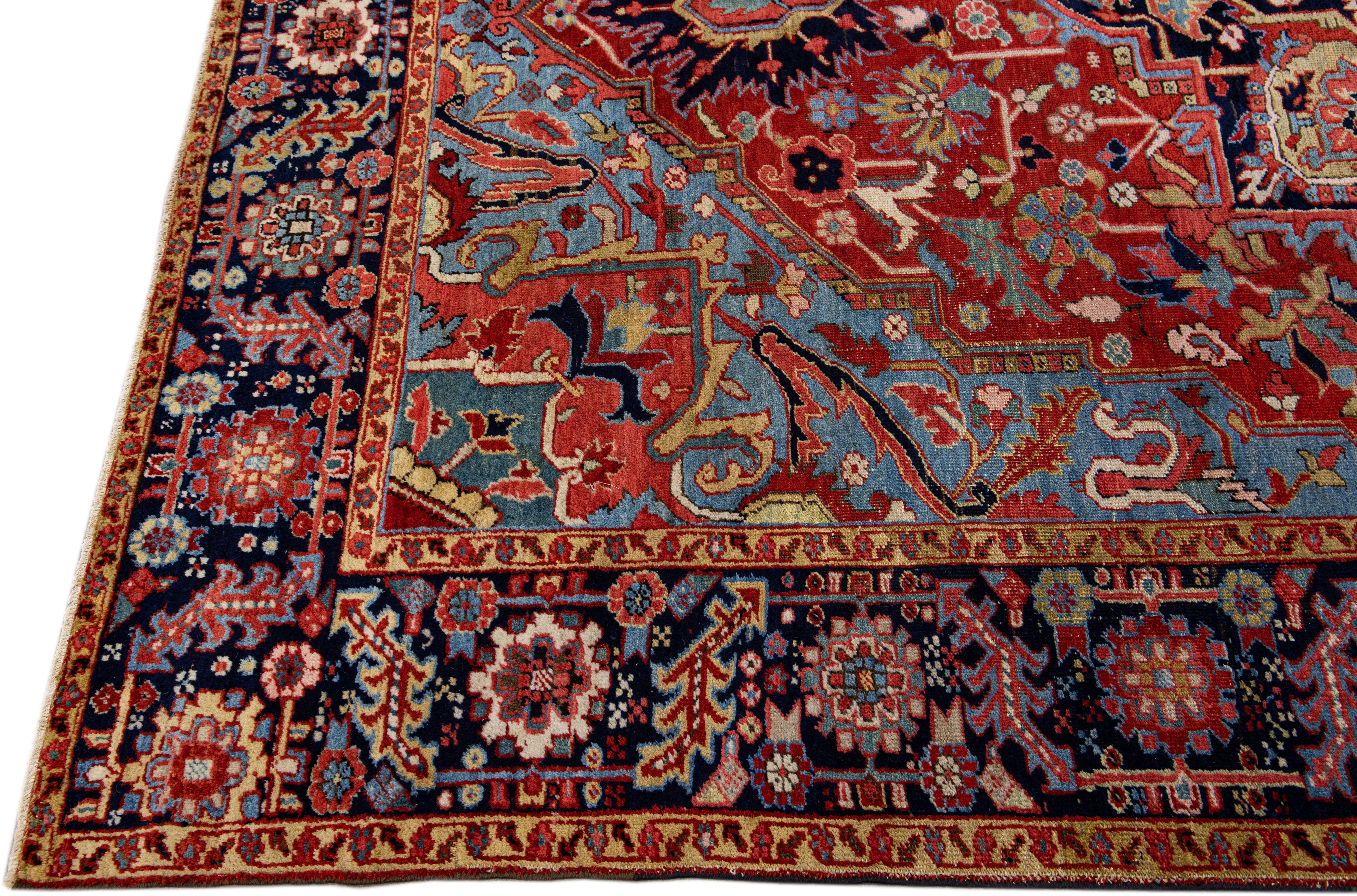 Alfombra Persa Antigua Heriz Roja de Lana Hecha a Mano con Diseño de Medallón Heriz Serapi en venta