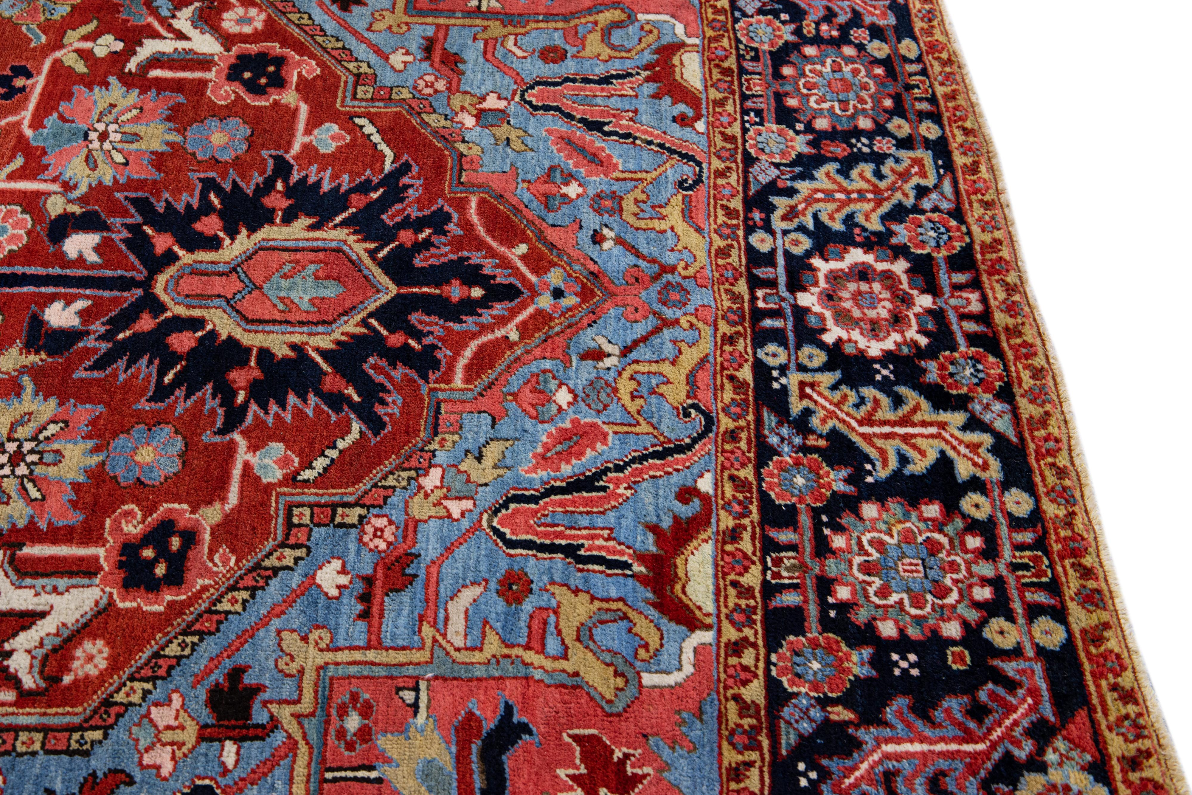 Alfombra Persa Antigua Heriz Roja de Lana Hecha a Mano con Diseño de Medallón en venta 2