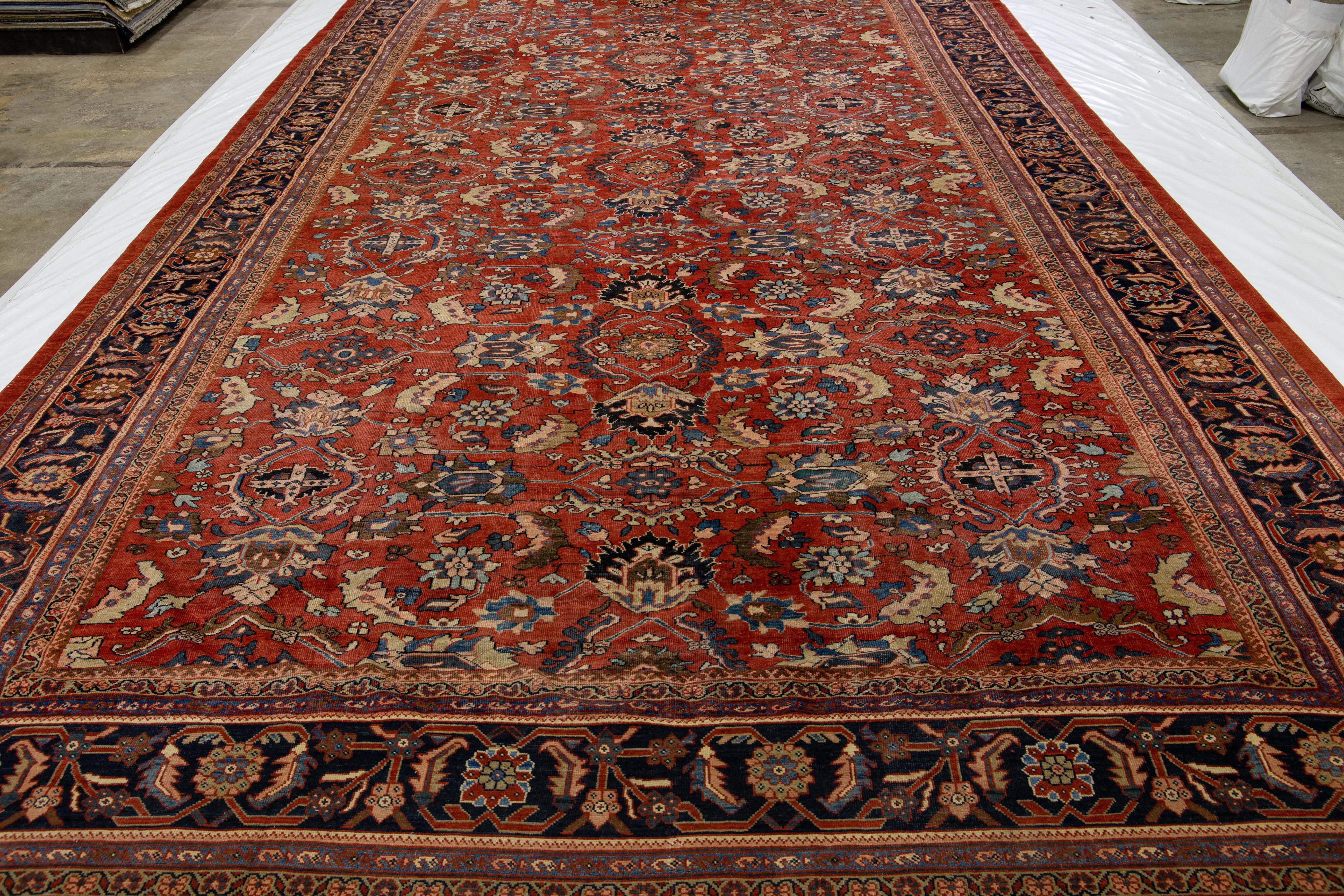 Roter antiker persischer Mahal handgefertigter geblümter Wollteppich in Übergröße (Wolle) im Angebot