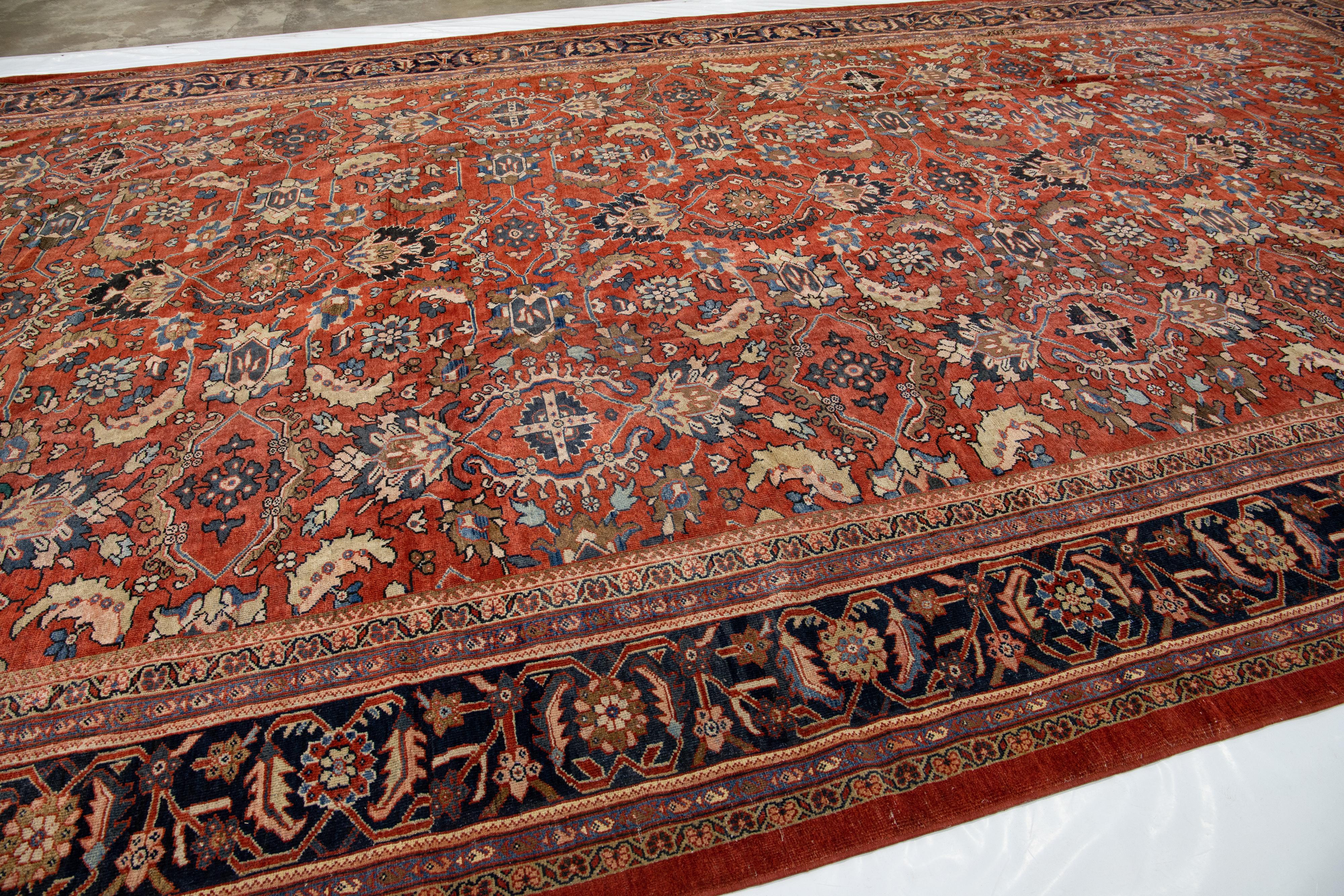 Roter antiker persischer Mahal handgefertigter geblümter Wollteppich in Übergröße im Angebot 1