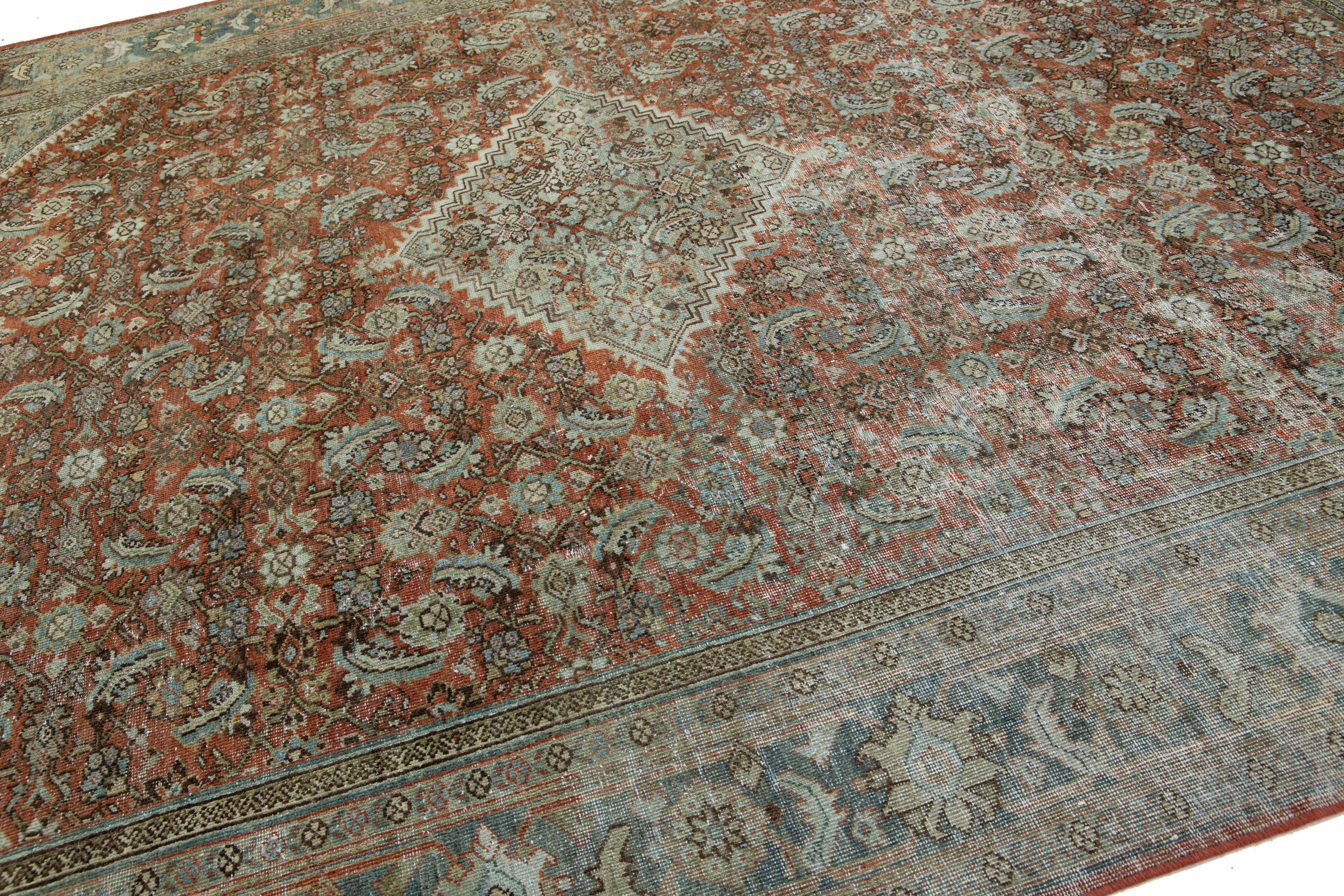 Noué à la main Tapis persan Mahal ancien rouge à motifs sur toute la surface des années 1900 en vente