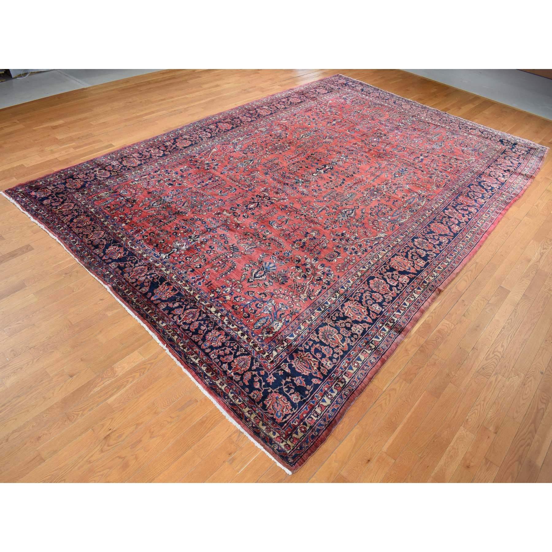 Médiéval Tapis surdimensionné Sarouk persan ancien et propre de soirée en pure laine nouée à la main rouge en vente