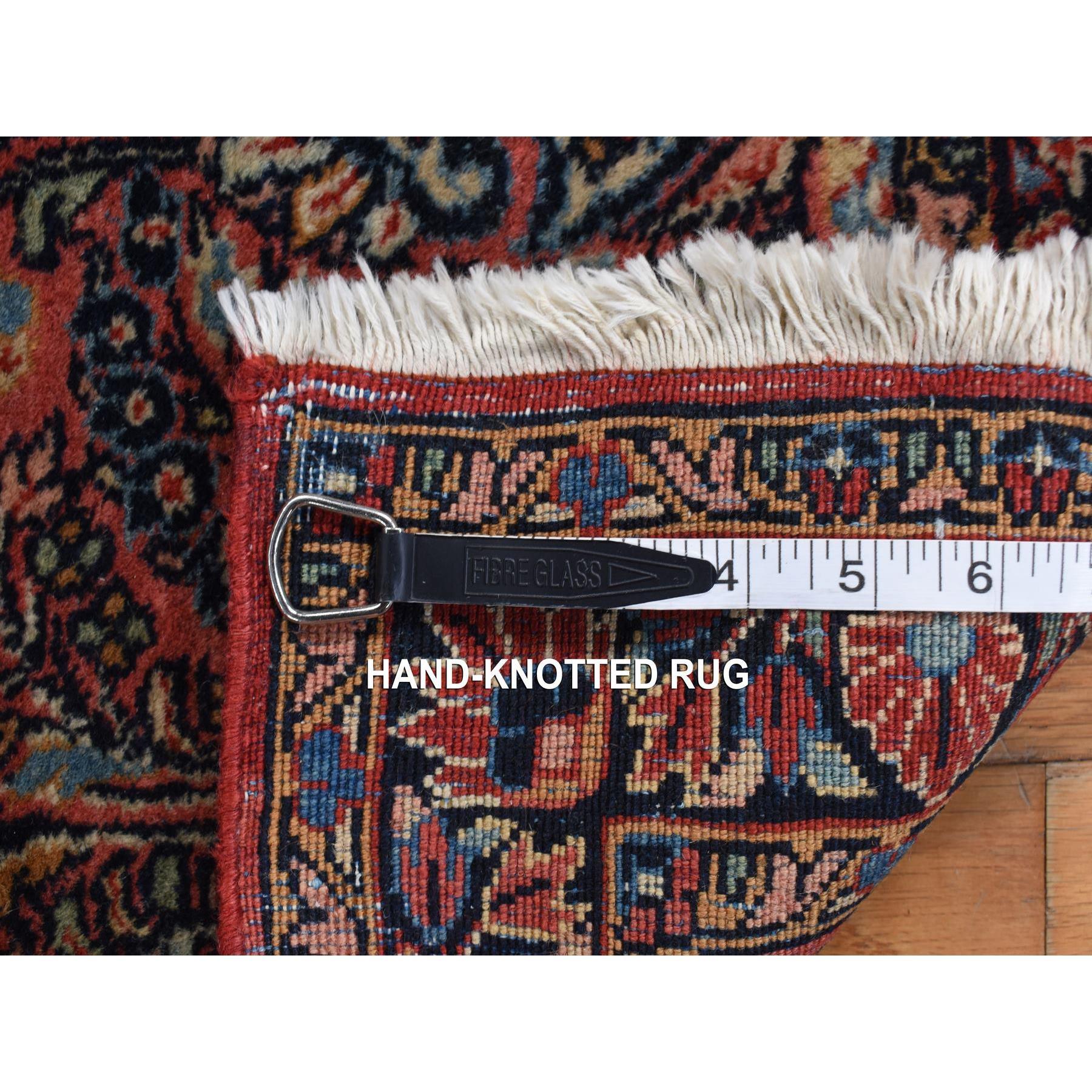 Roter antiker persischer Sarouk-Teppich in Rot, voller Flor, sauber und weich, handgeknüpft, 2'1