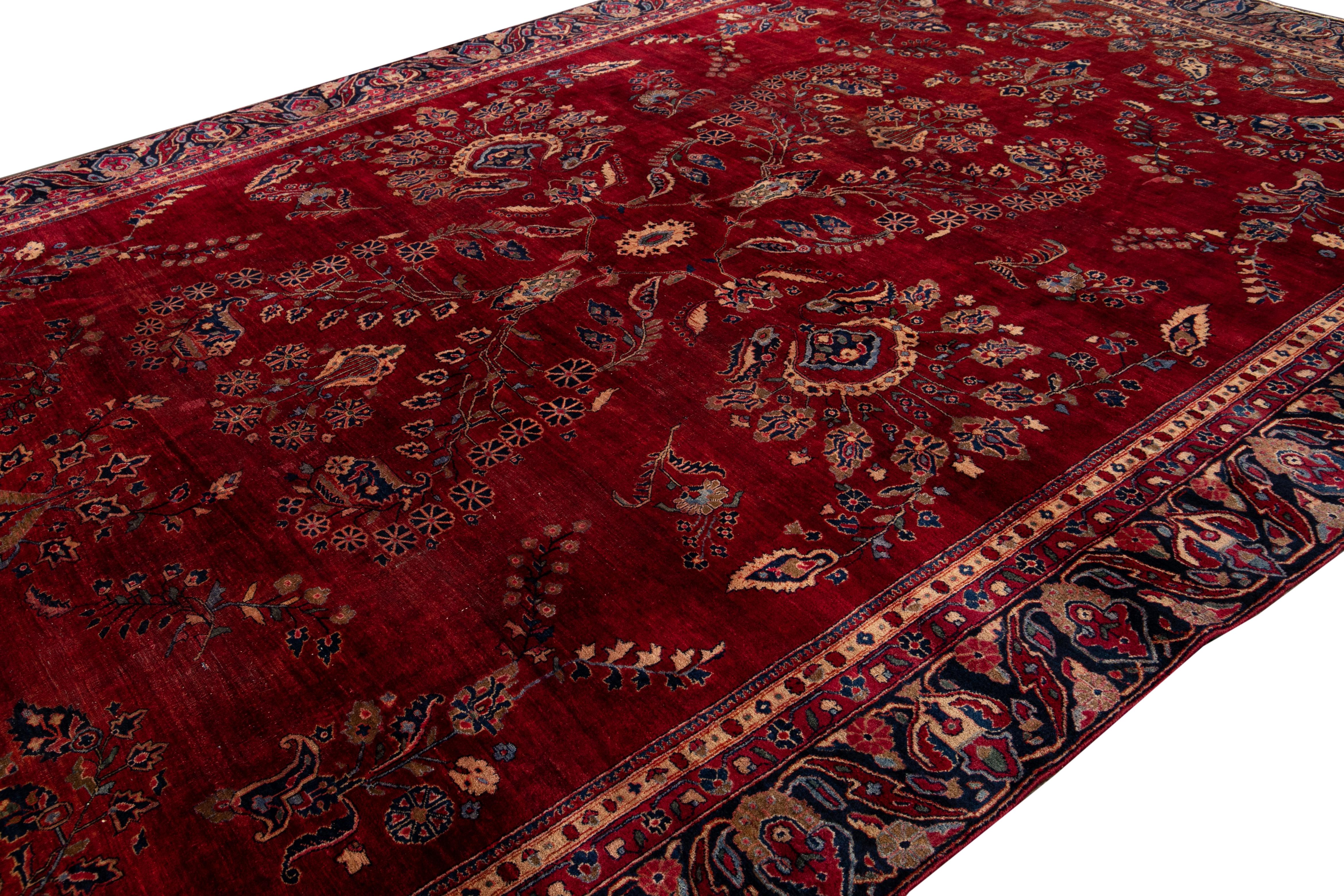 Roter antiker persischer Sarouk-Wollteppich, handgefertigt mit klassischem, geblümtem Design (Sarouk Farahan) im Angebot